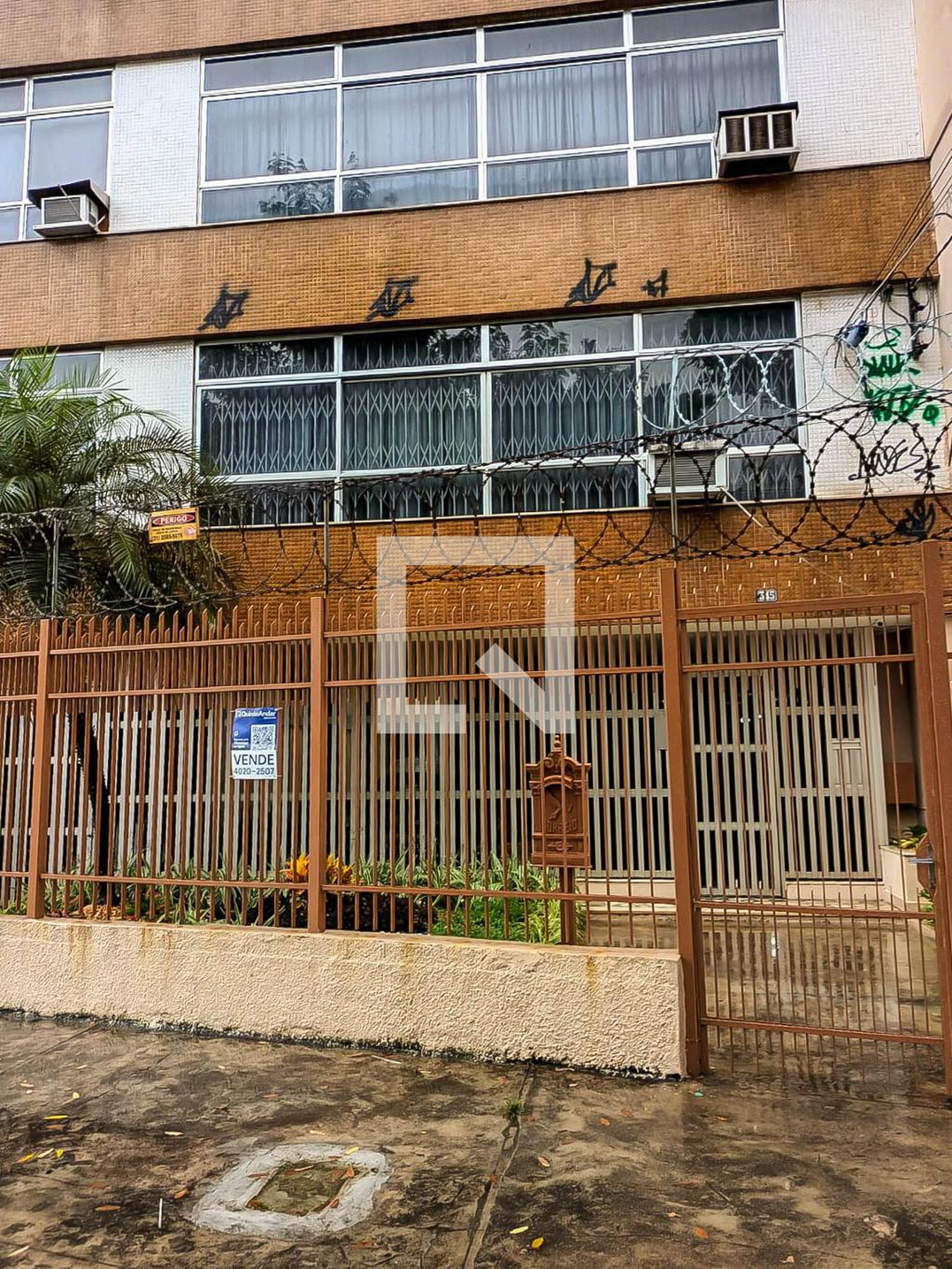 Fachada Condomínio em Rua Capitao Resende, 345