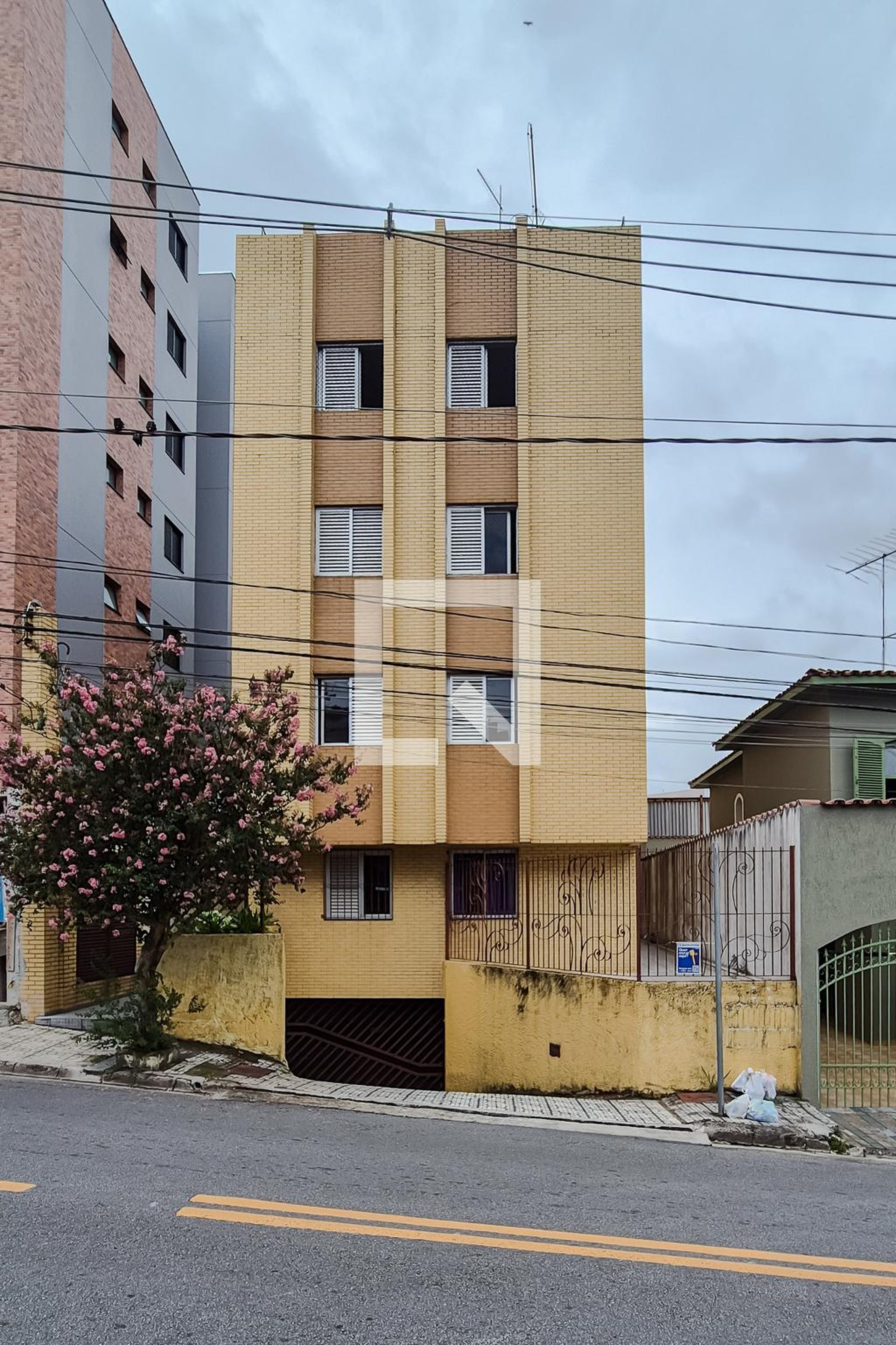 Fachada do Prédio Condomínio Encinas