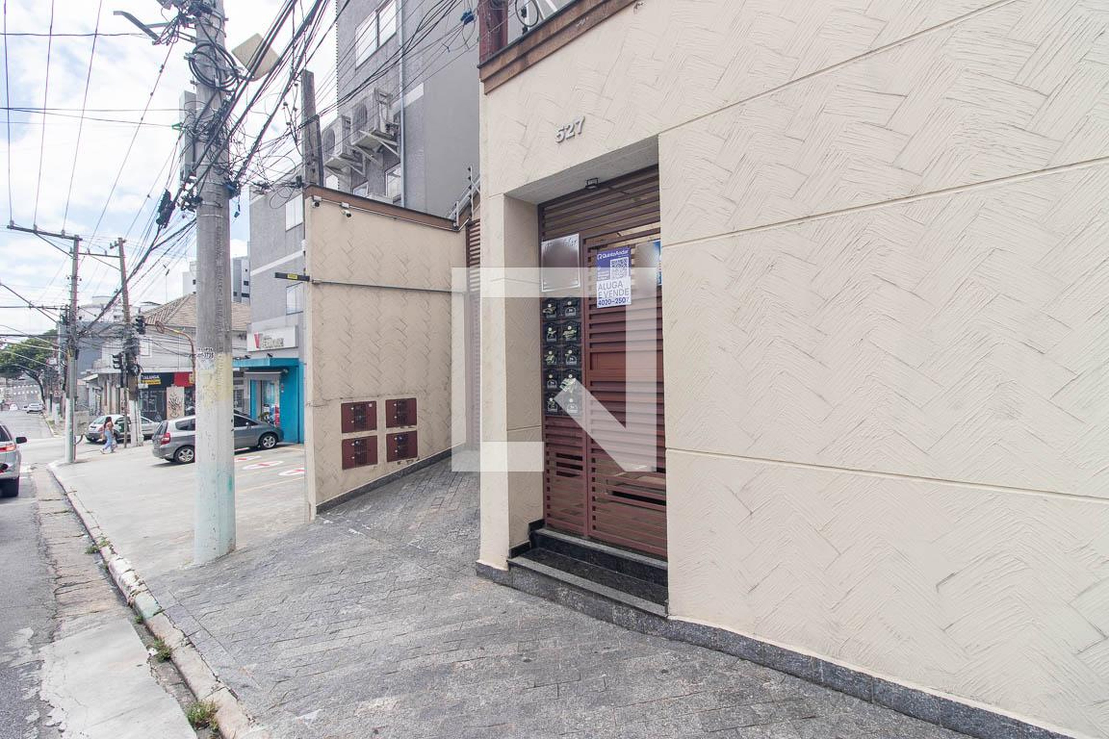 Fachada Condomínio em Rua Cristóvão Lins, 526