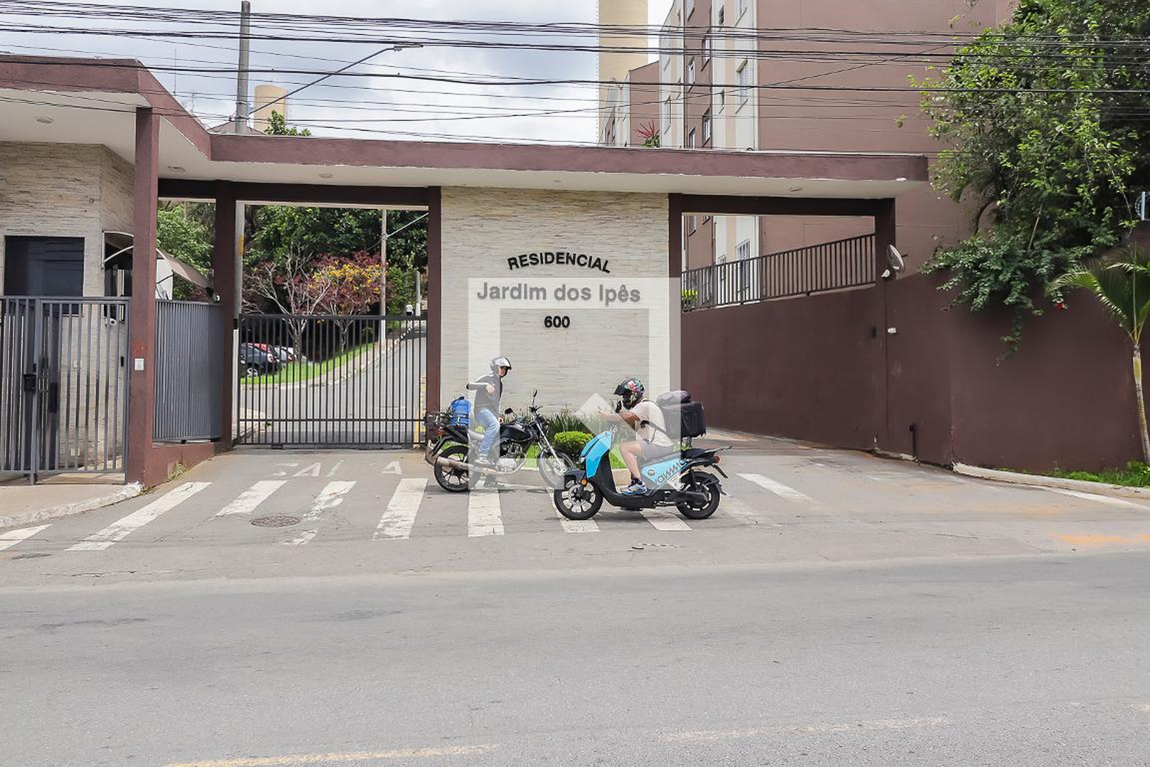 Fachada Condomínio Jardim dos Ipês