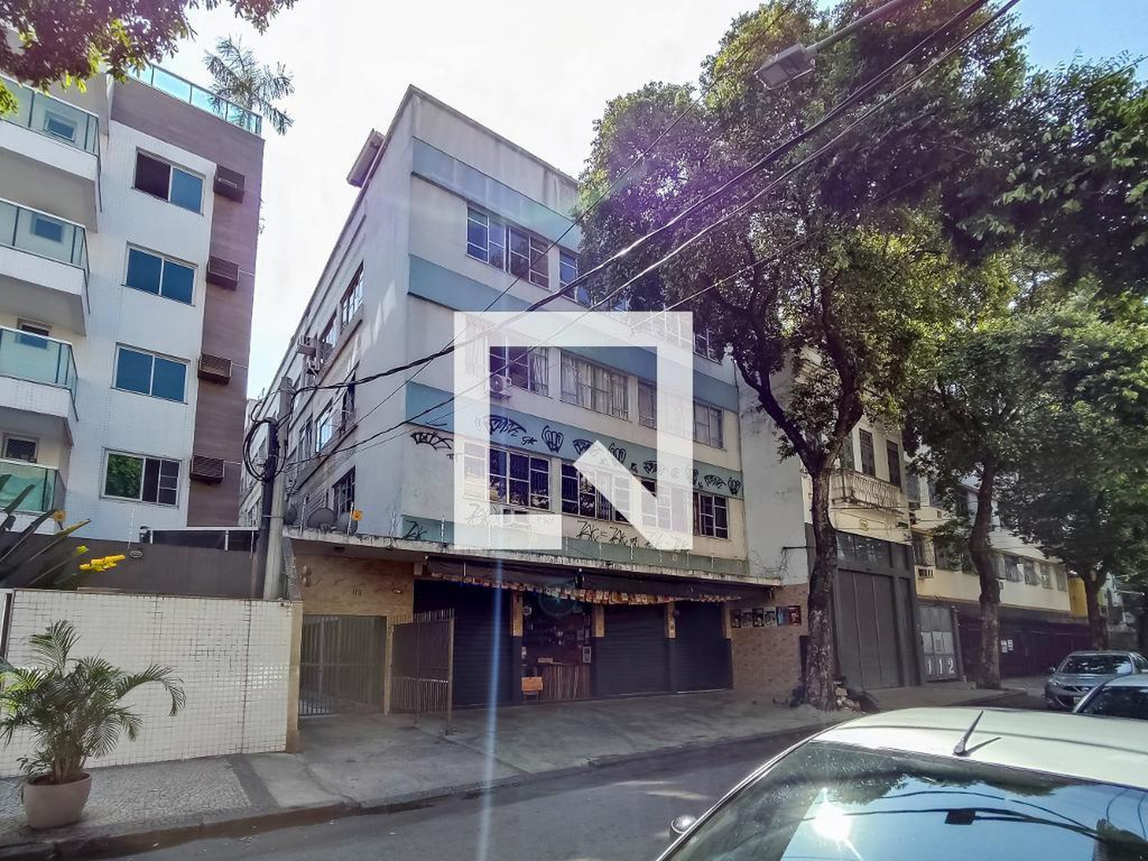 Fachada Condomínio em Rua Torres Homem, 118