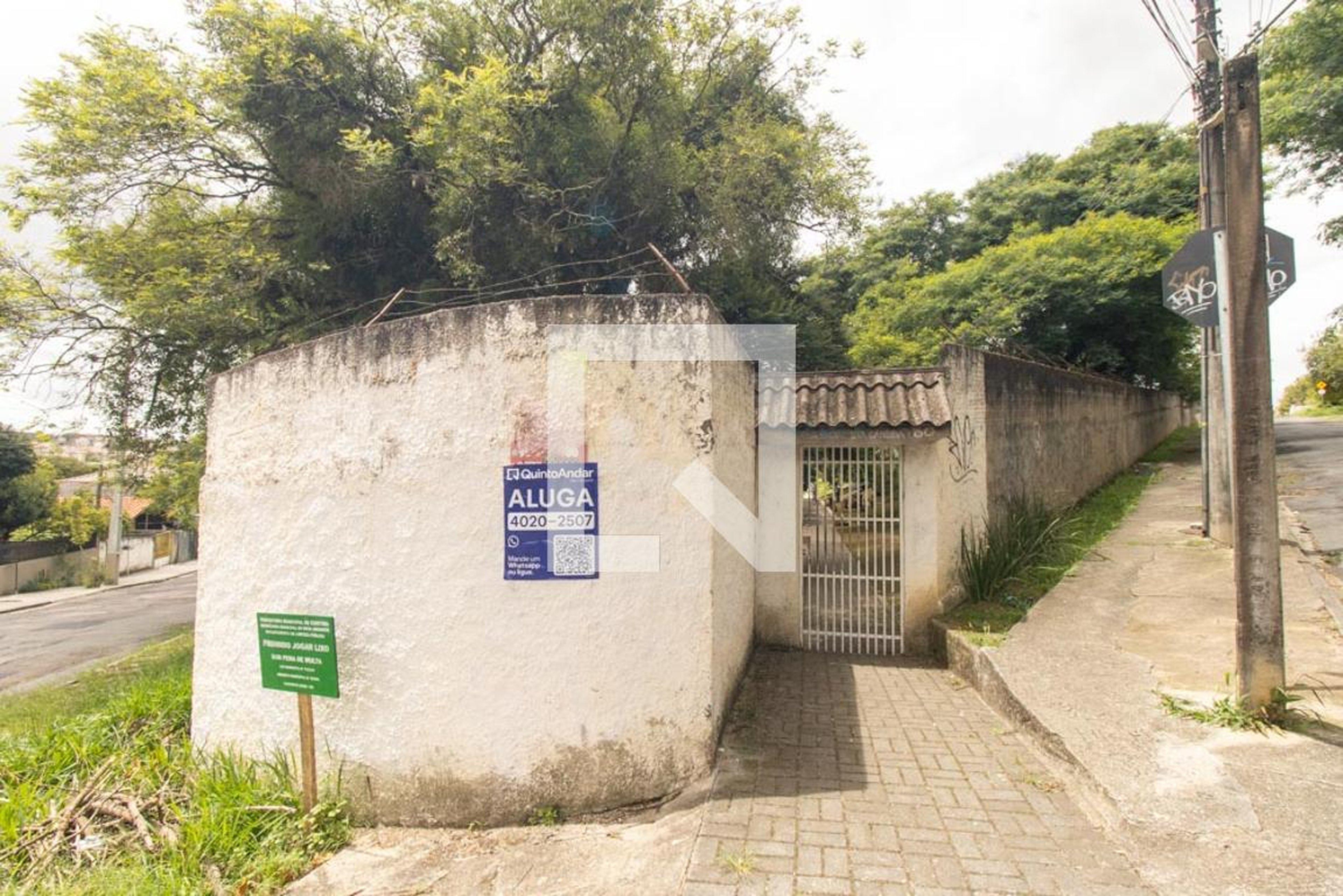 Fachada do Condomínio Condomínio Luciana