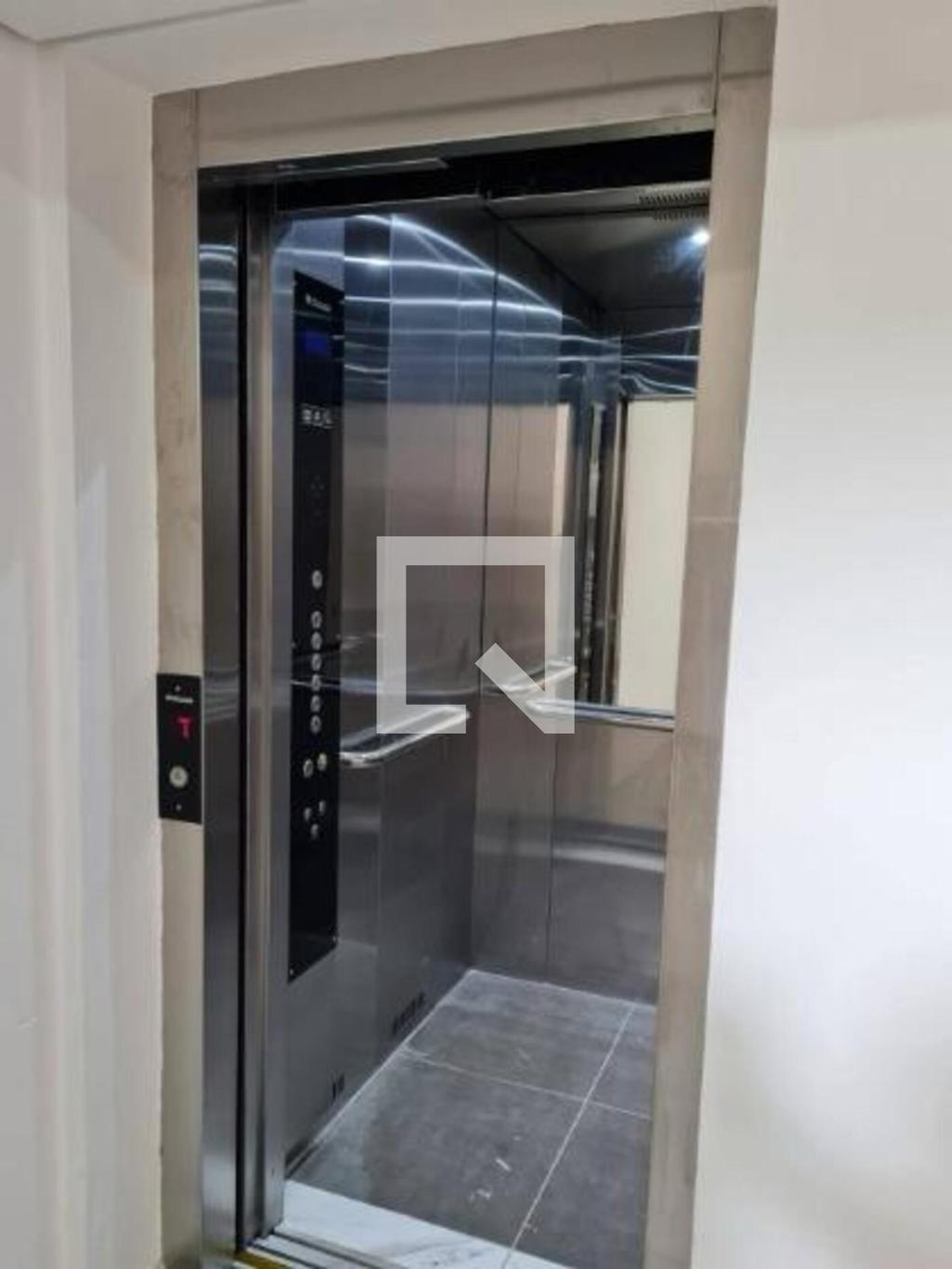 elevador - Royal Garden