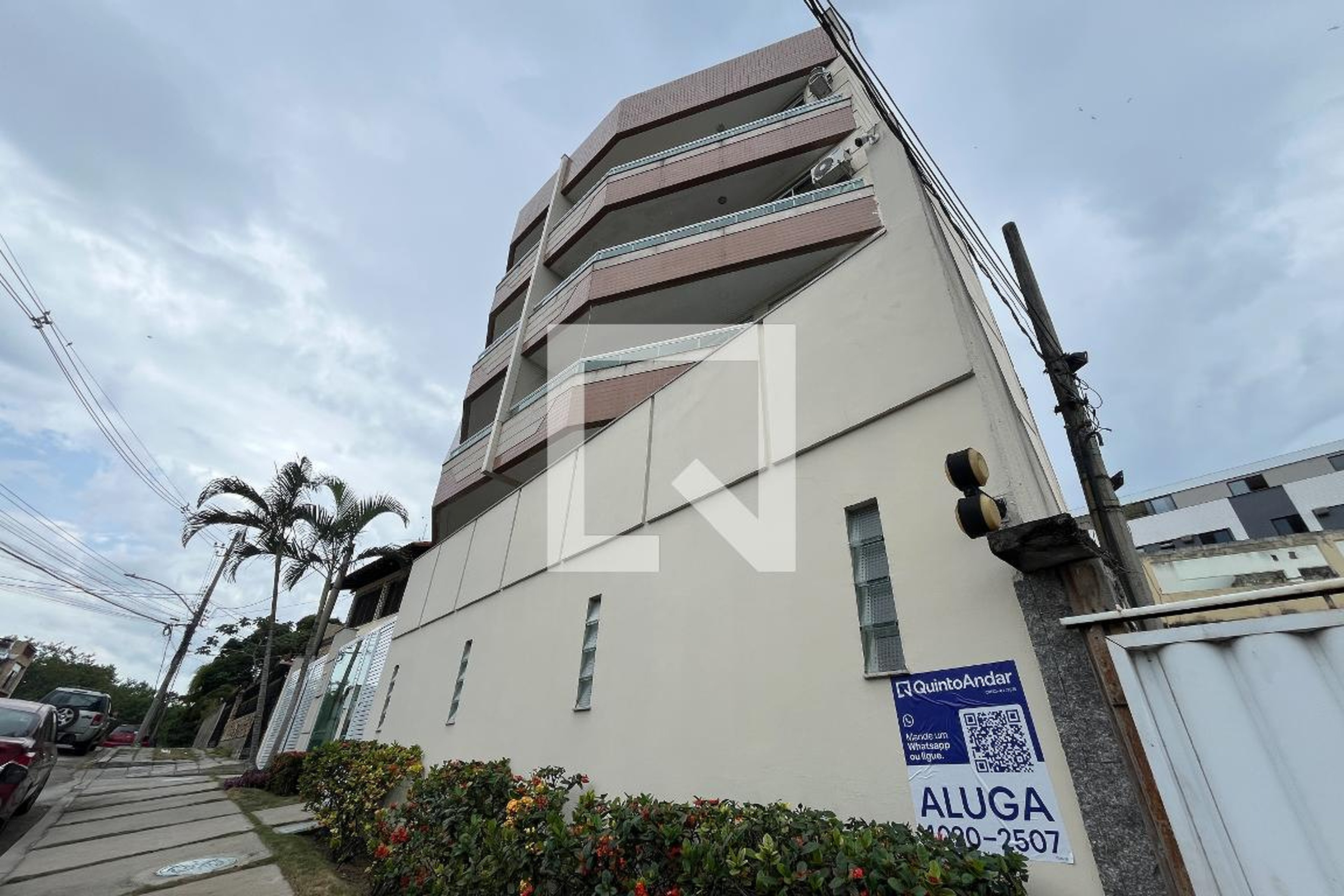 Fachada Condomínio em Estrada da Bica, 85