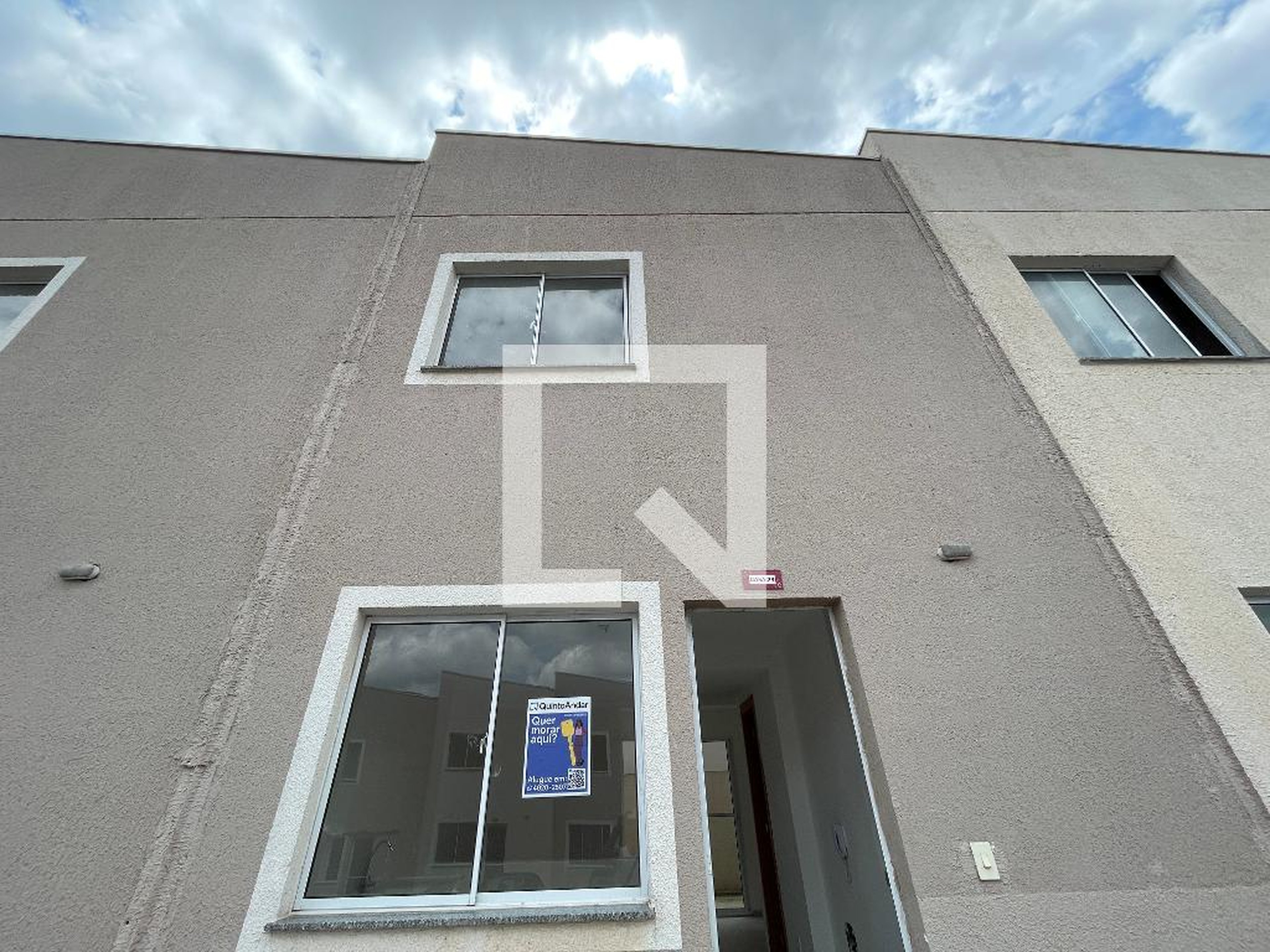 Fachada Condomínio em Estrada dos Grilos, 713