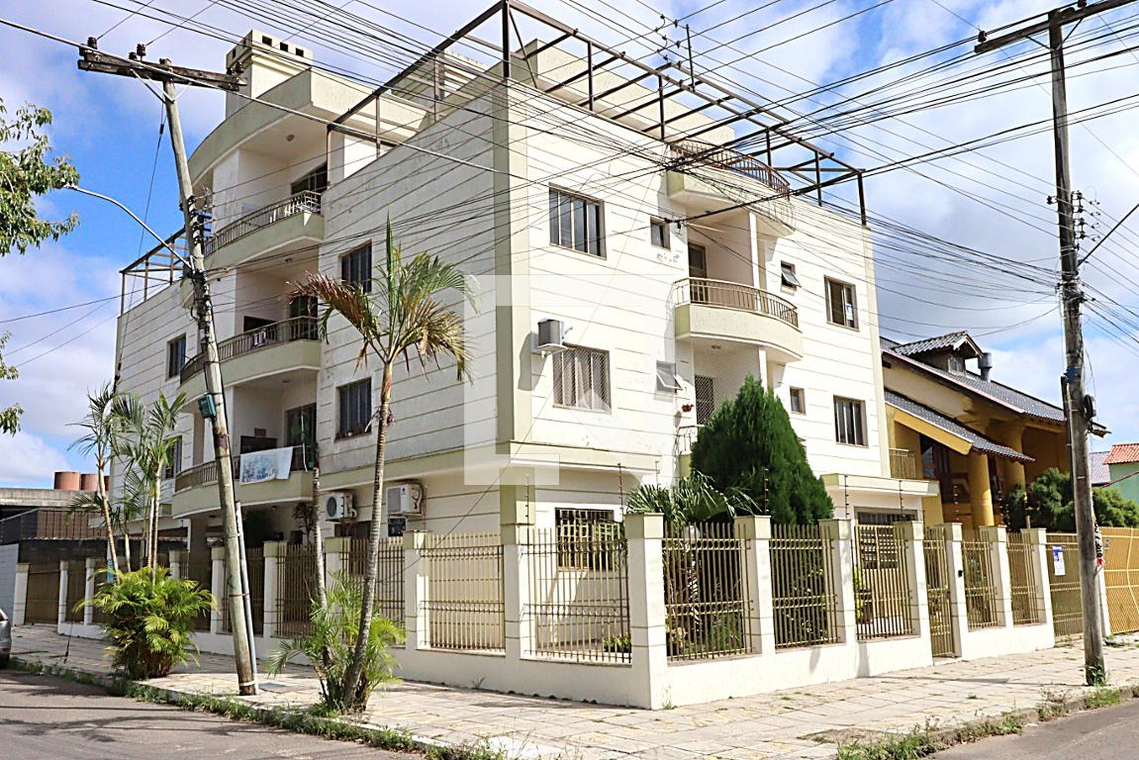 Fachada do Prédio Condomínio em Rua Vereador Serapião Goulart, 419