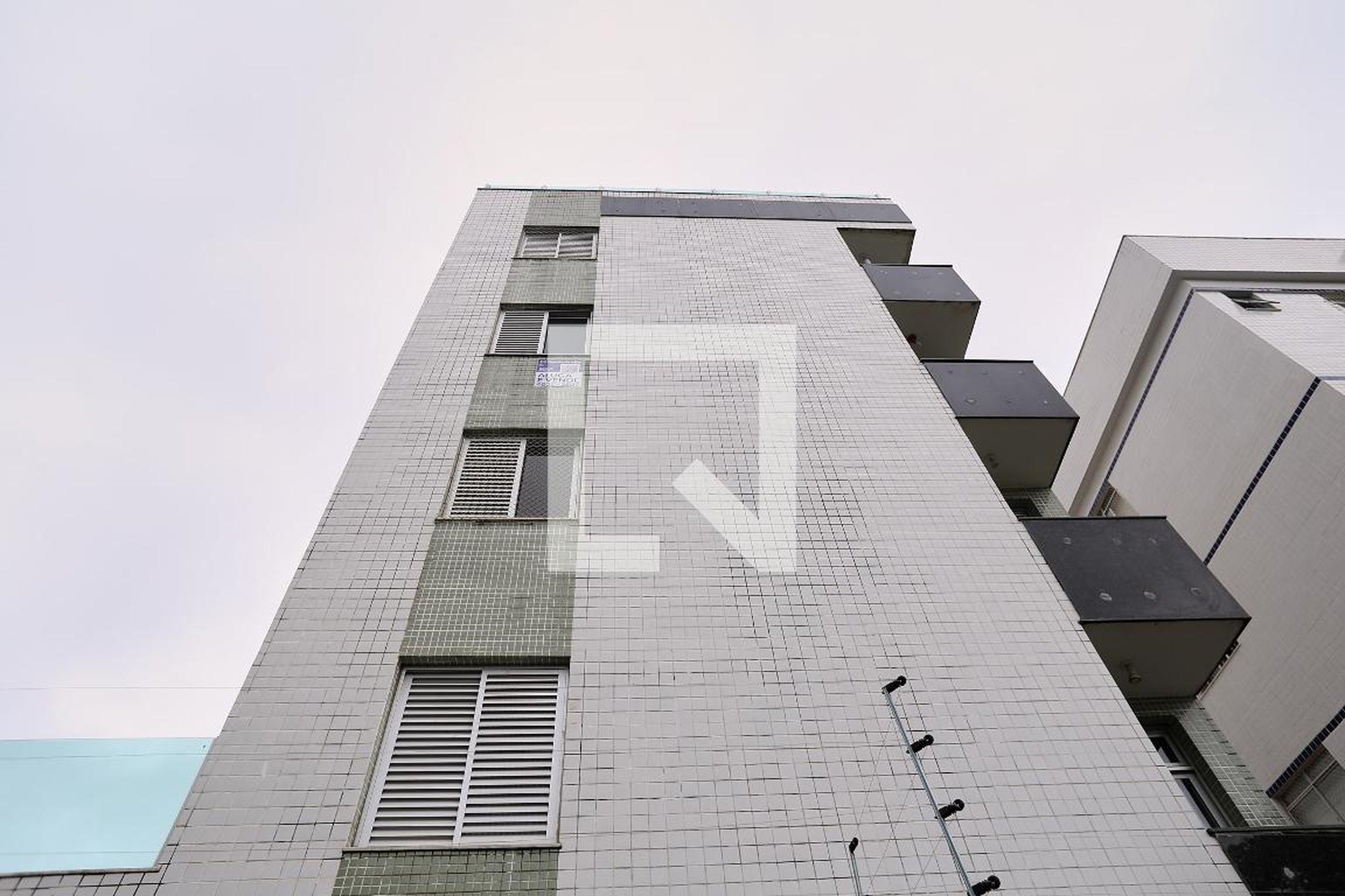 Fachada Condomínio em Avenida 7 de Abril, 745