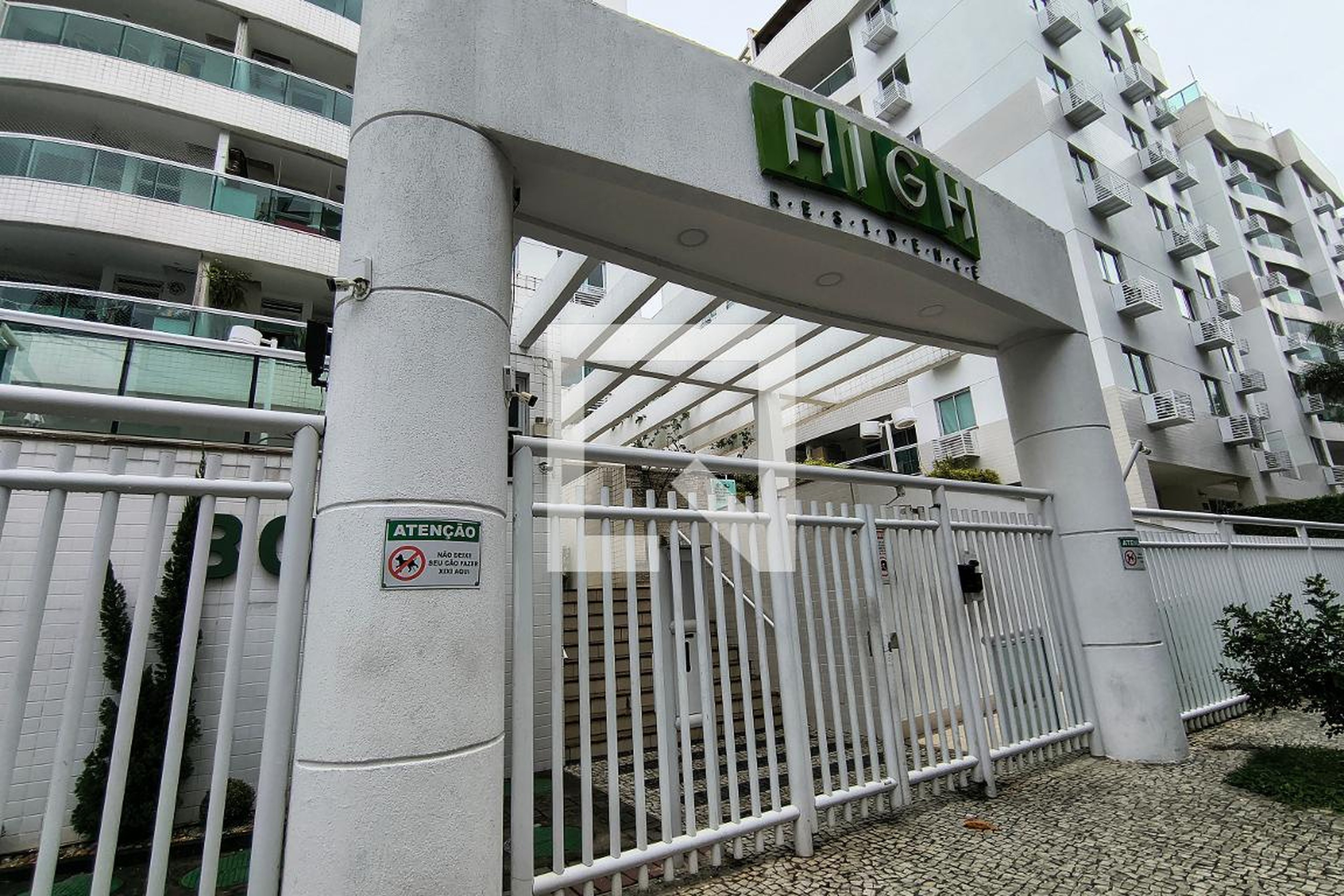 Fachada do condomínio Condomínio High Residence
