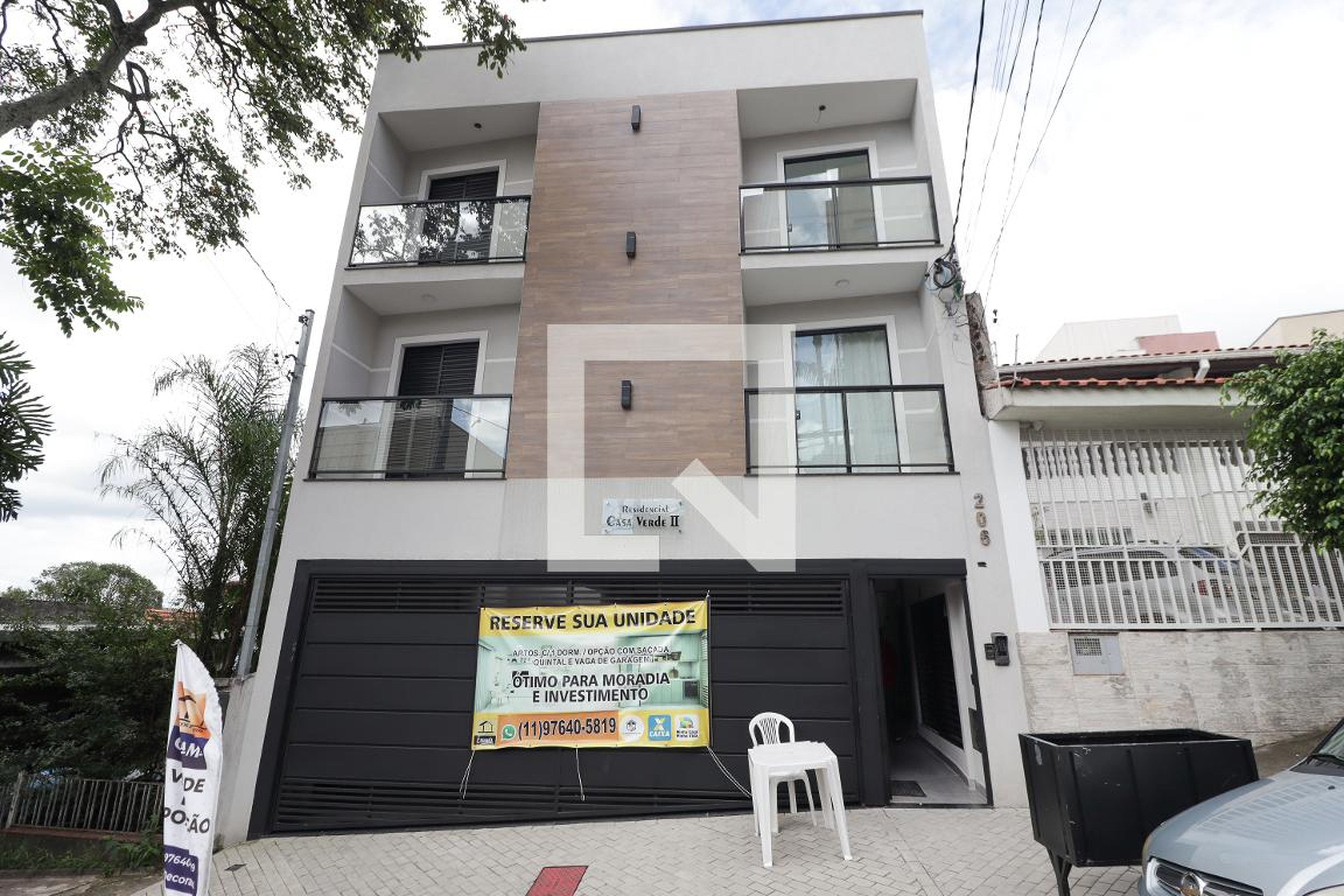 Fachada Condomínio em Rua Artur de Oliveira, 204