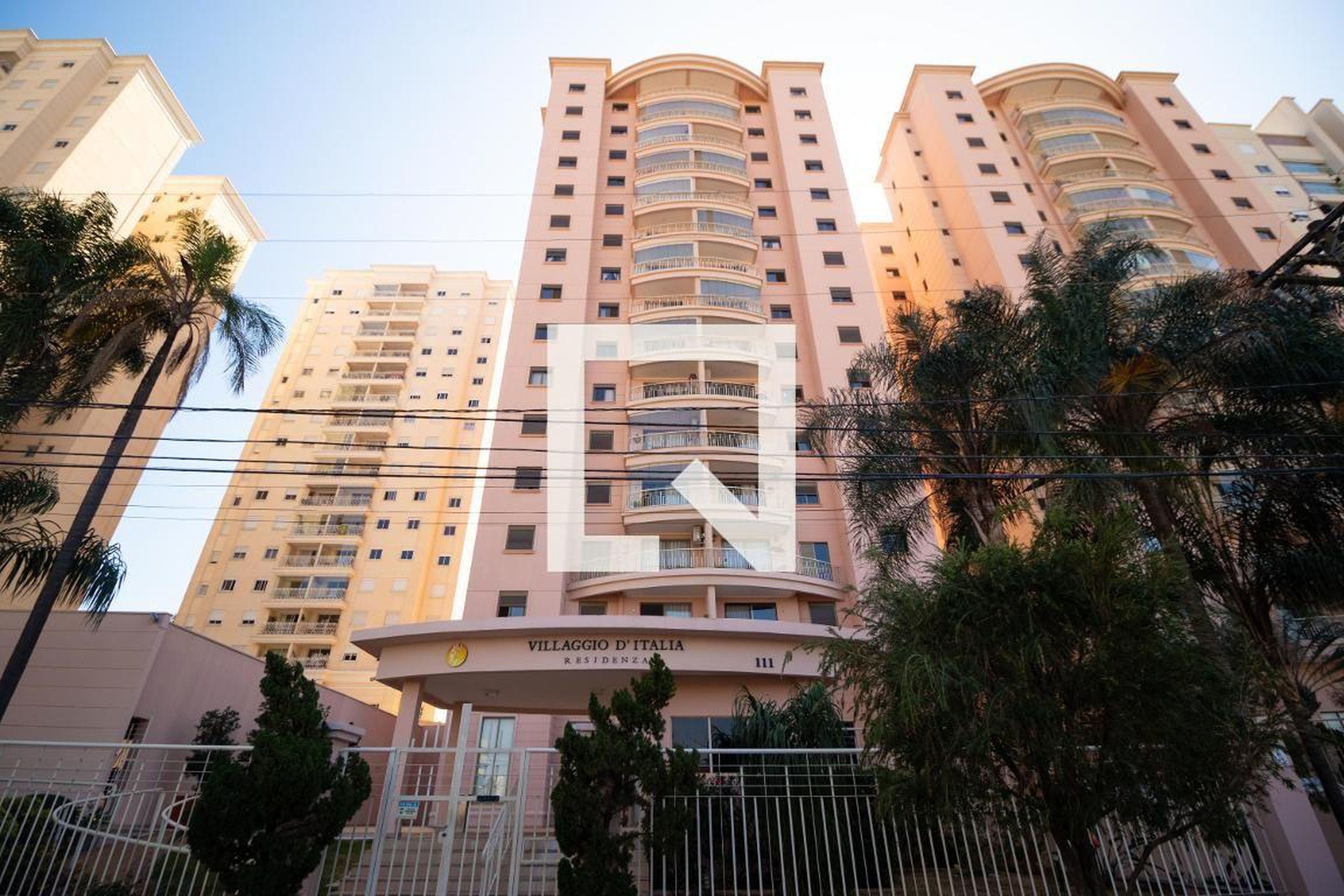 Fachada do Condomínio Condomínio em Rua Saulo de Carvalho Luz, 111