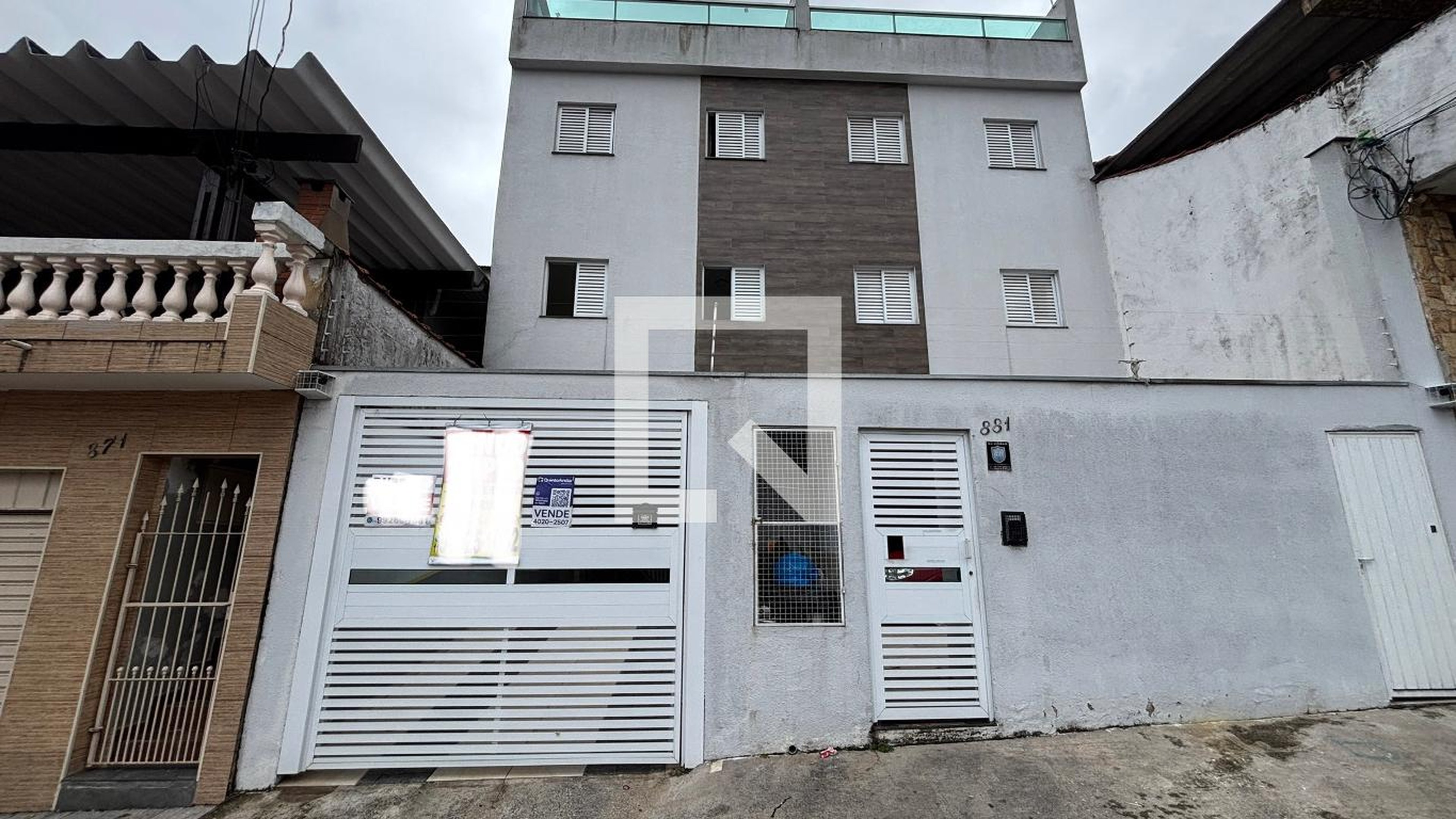 Fachada Condomínio em Rua Ingá, 881