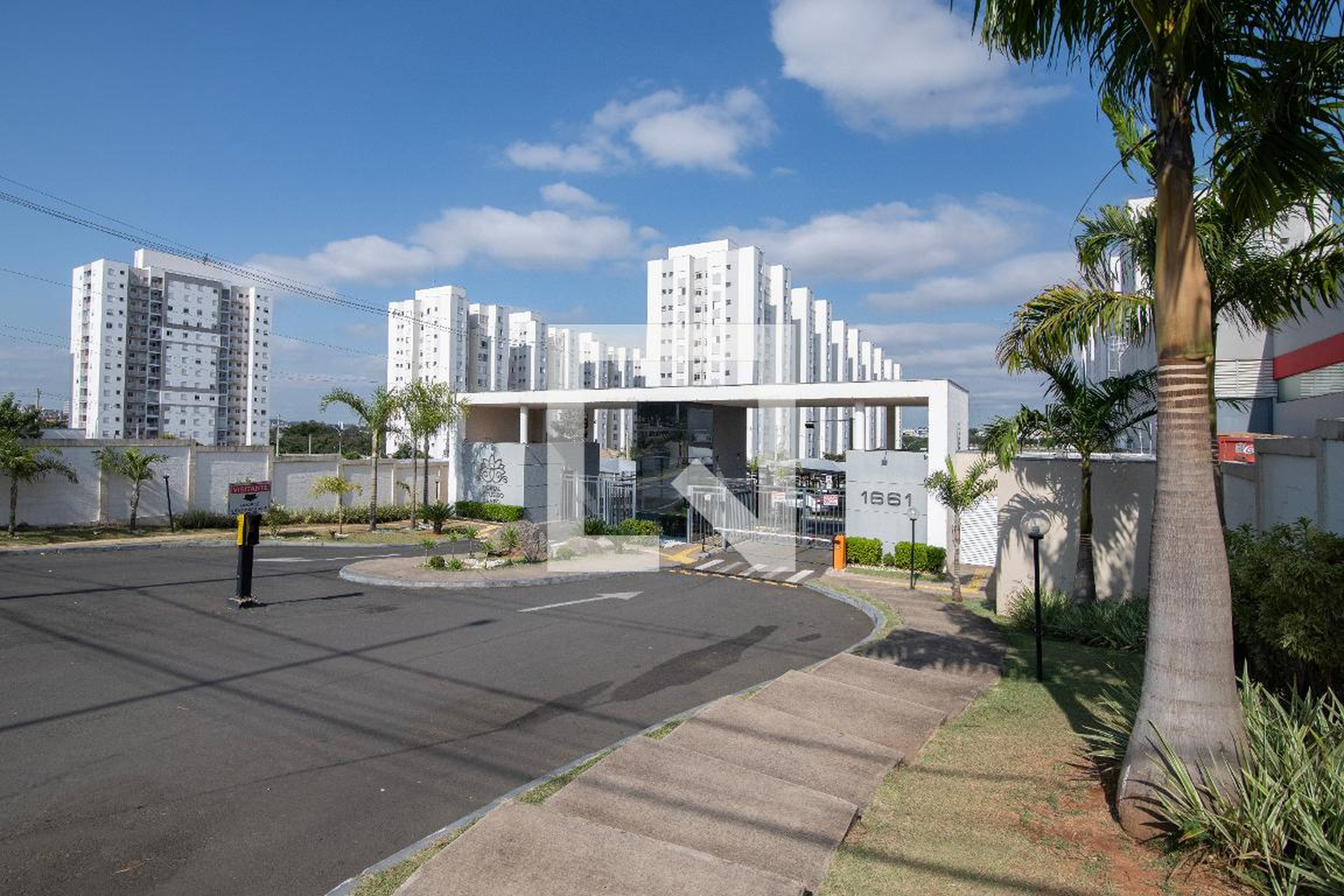 Fachada do Condomínio Condomínio Portal Lótus do Campo