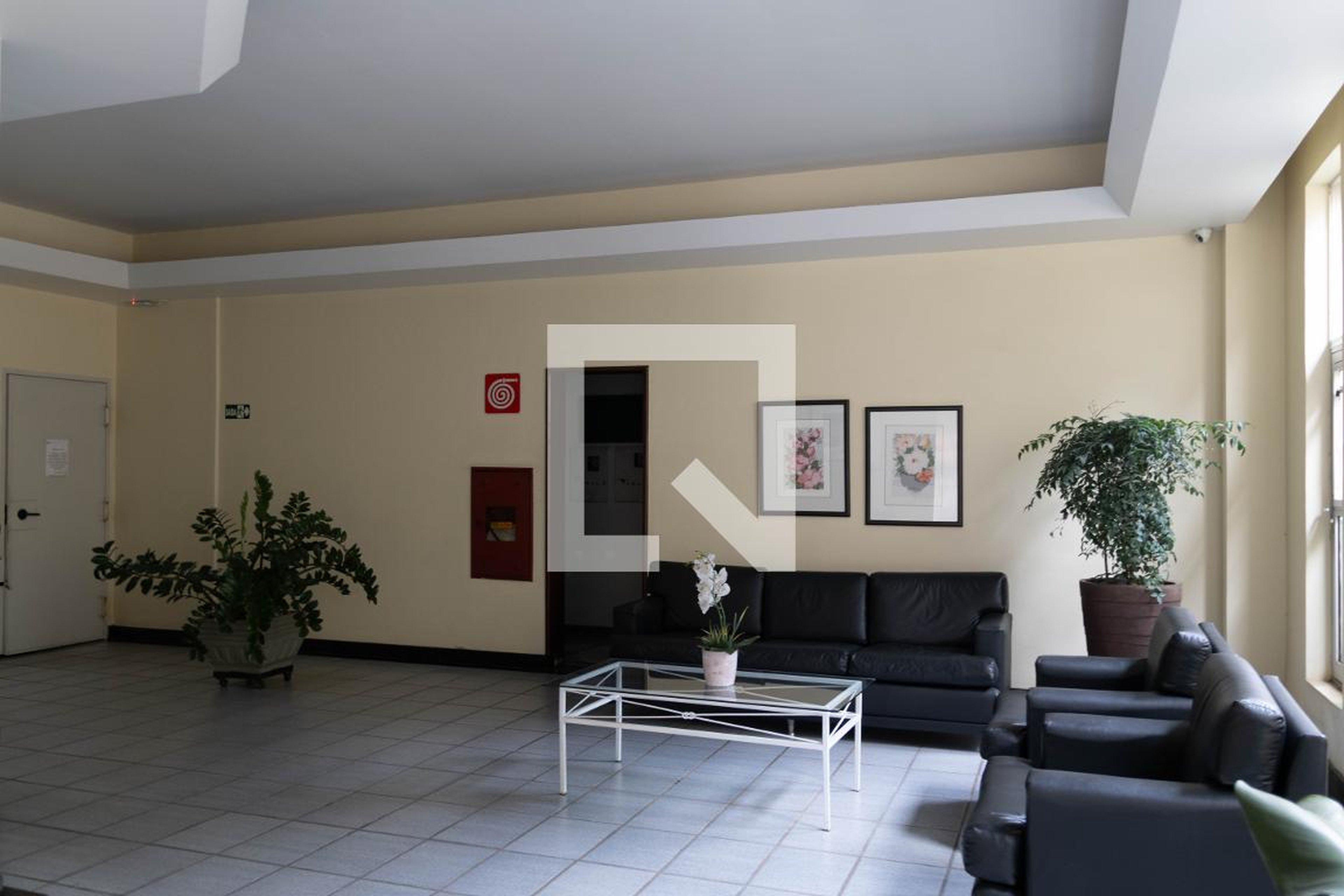 Hall de entrada Condomínio em Avenida Sinfrônio Brochado, 300