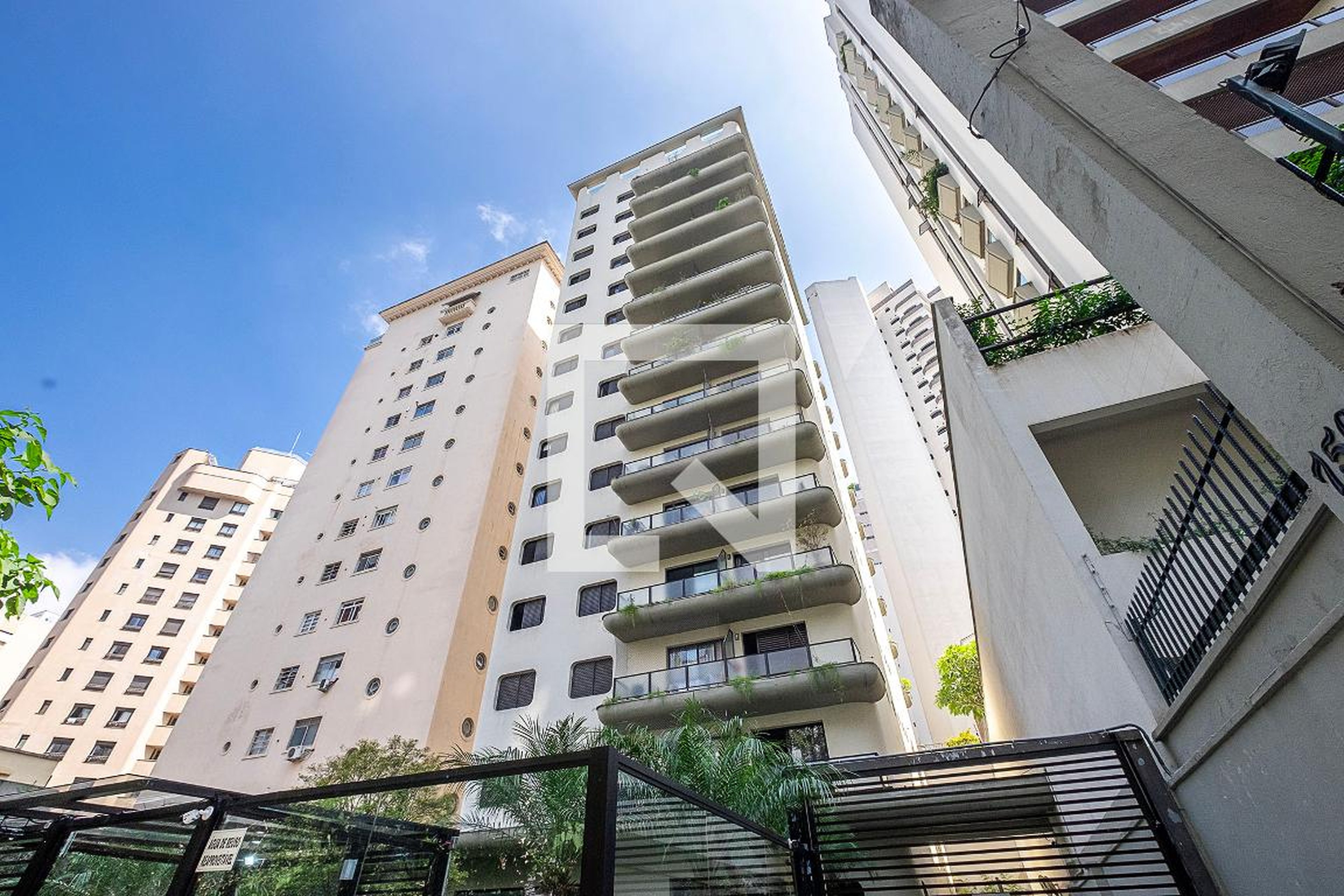 Fachada Condomínio LHermitage Flat