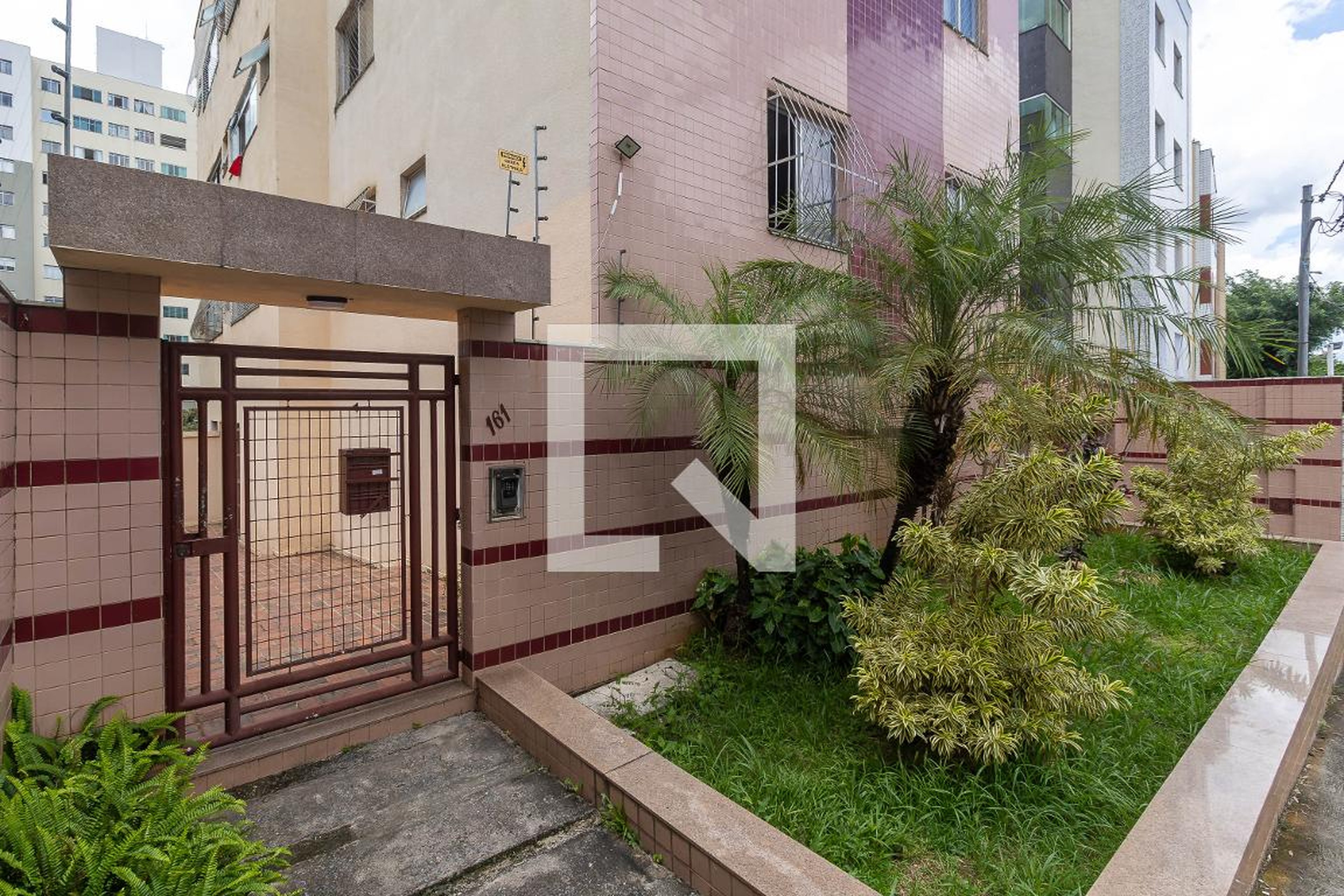 Fachada Condomínio em Rua Maestro George Marinuzi, 161