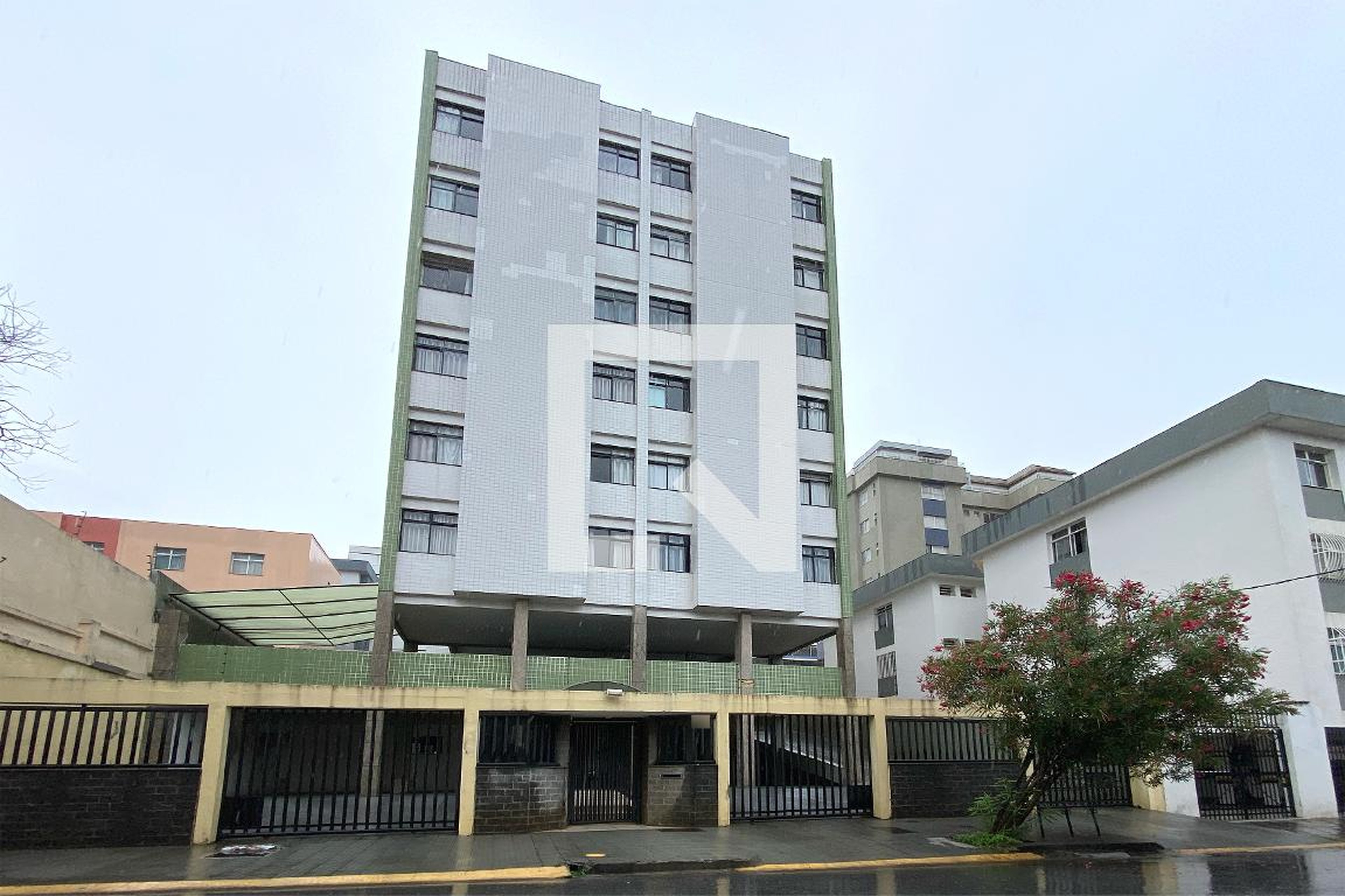 Fachada Condomínio em Rua Dom Joaquim Silvério, 860