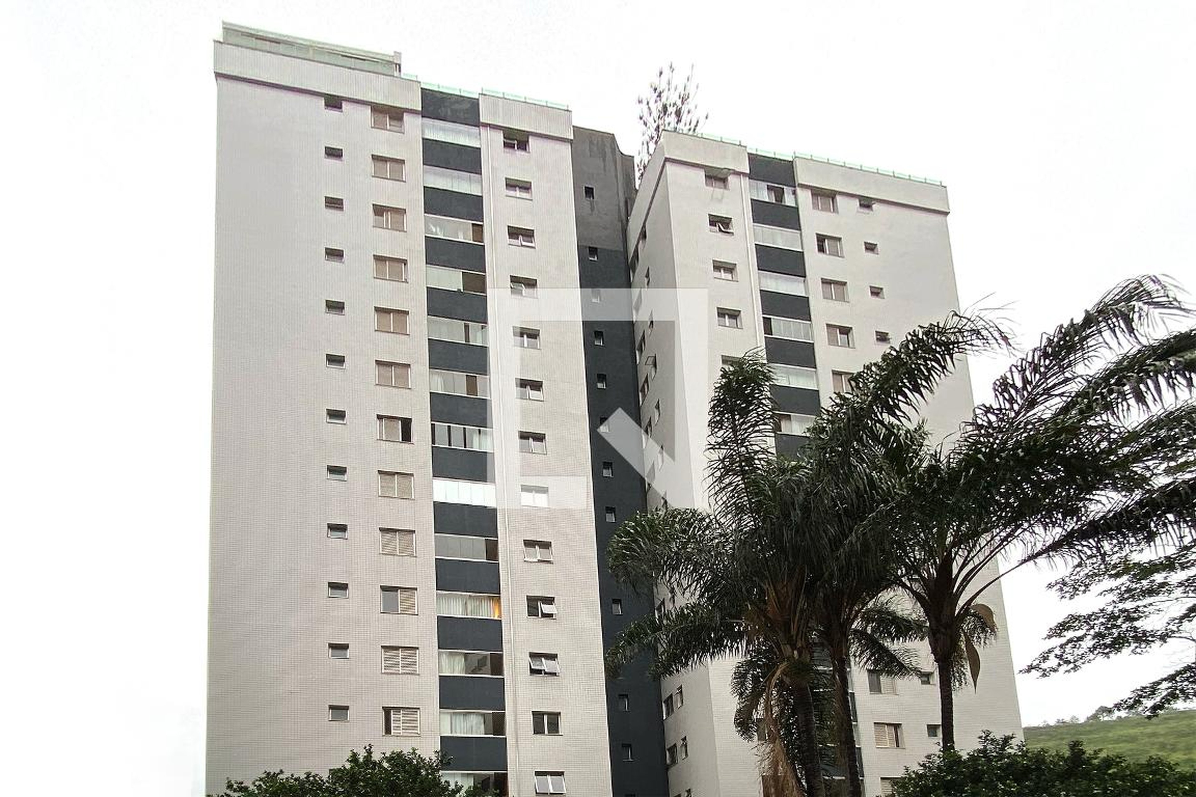 Fachada Condomínio Istvan Farkasvölgyi