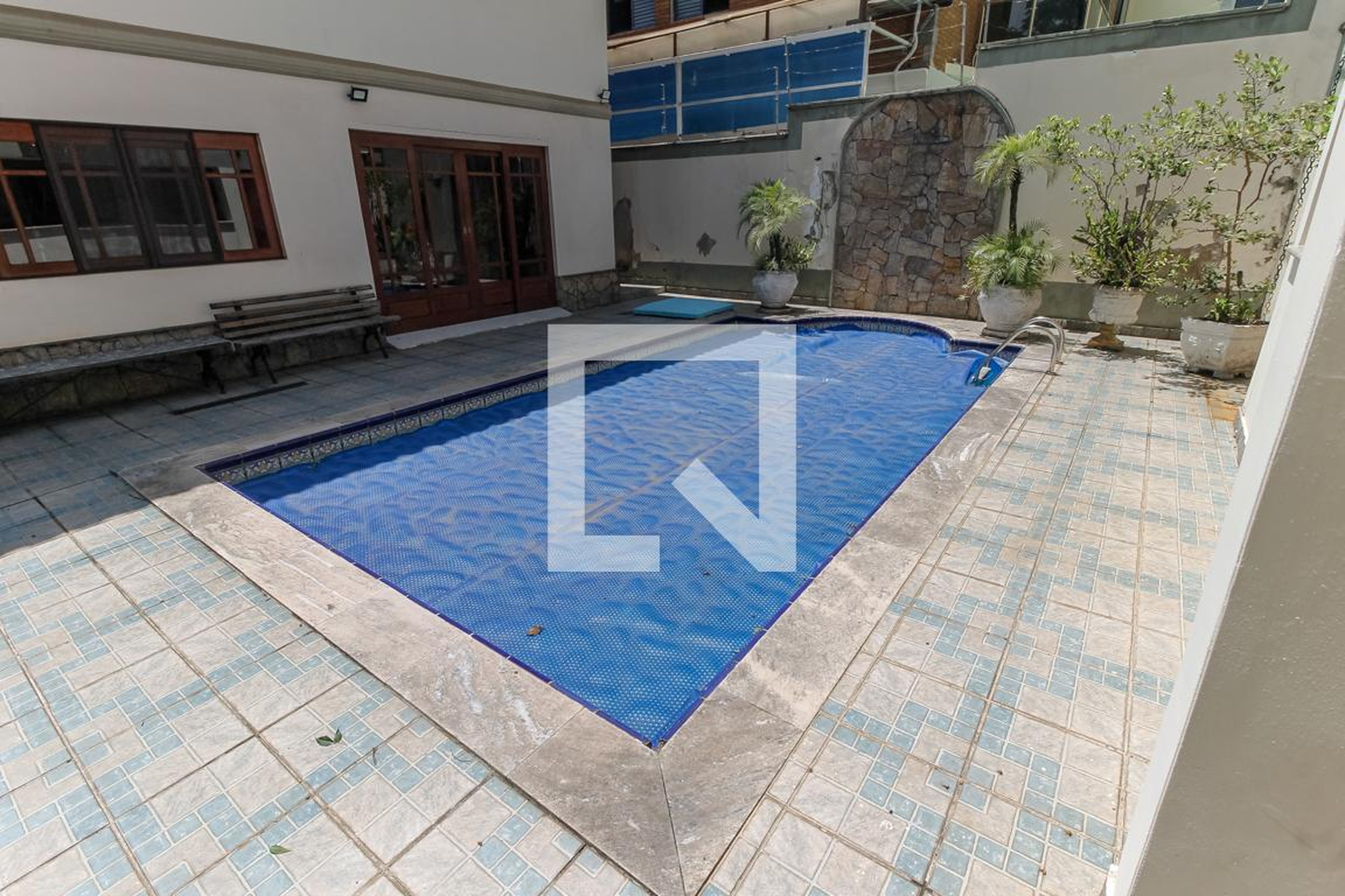 Piscina - Arte Poética