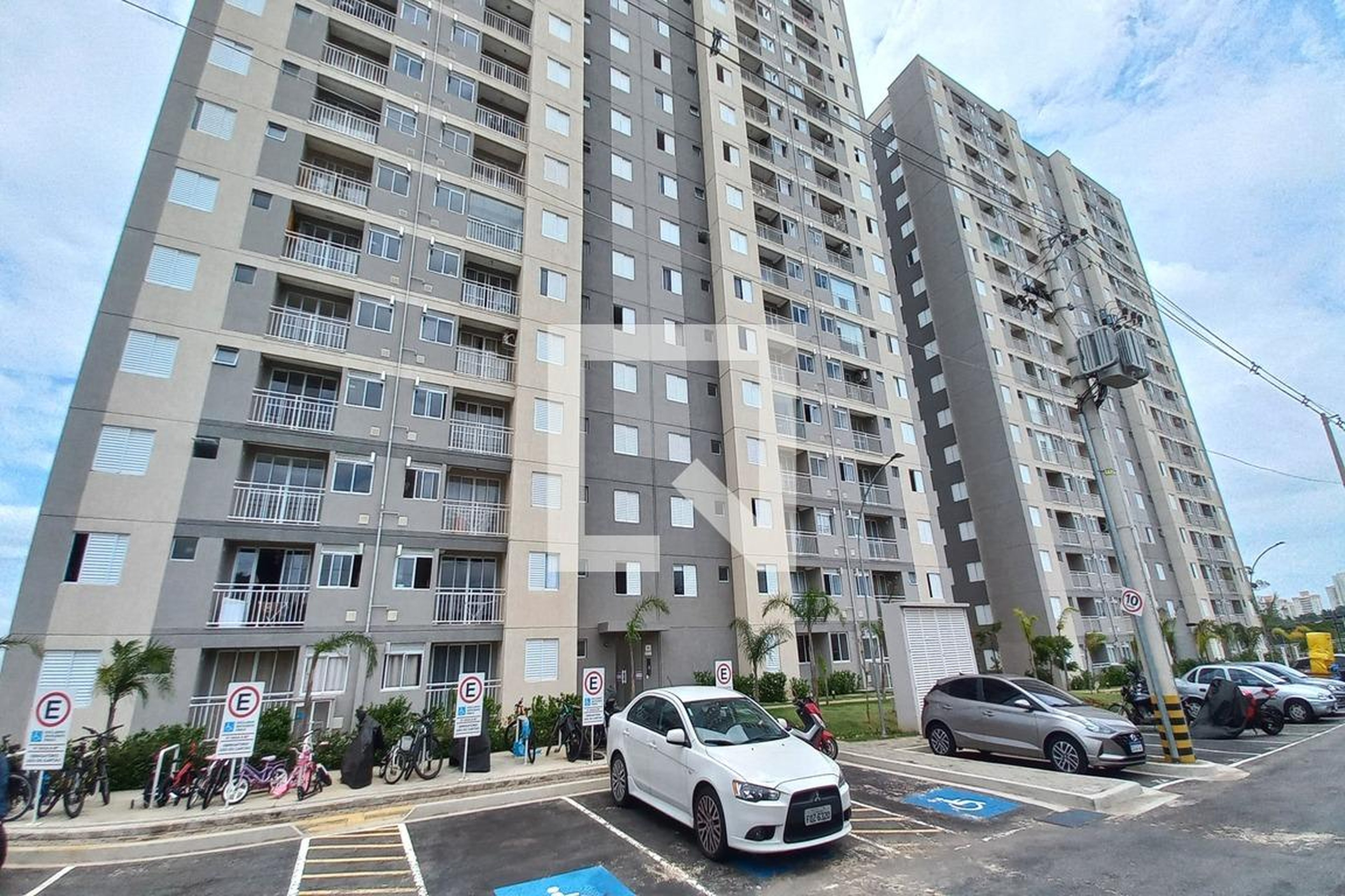 Fachada do Prédio Condomínio Vert  Parque