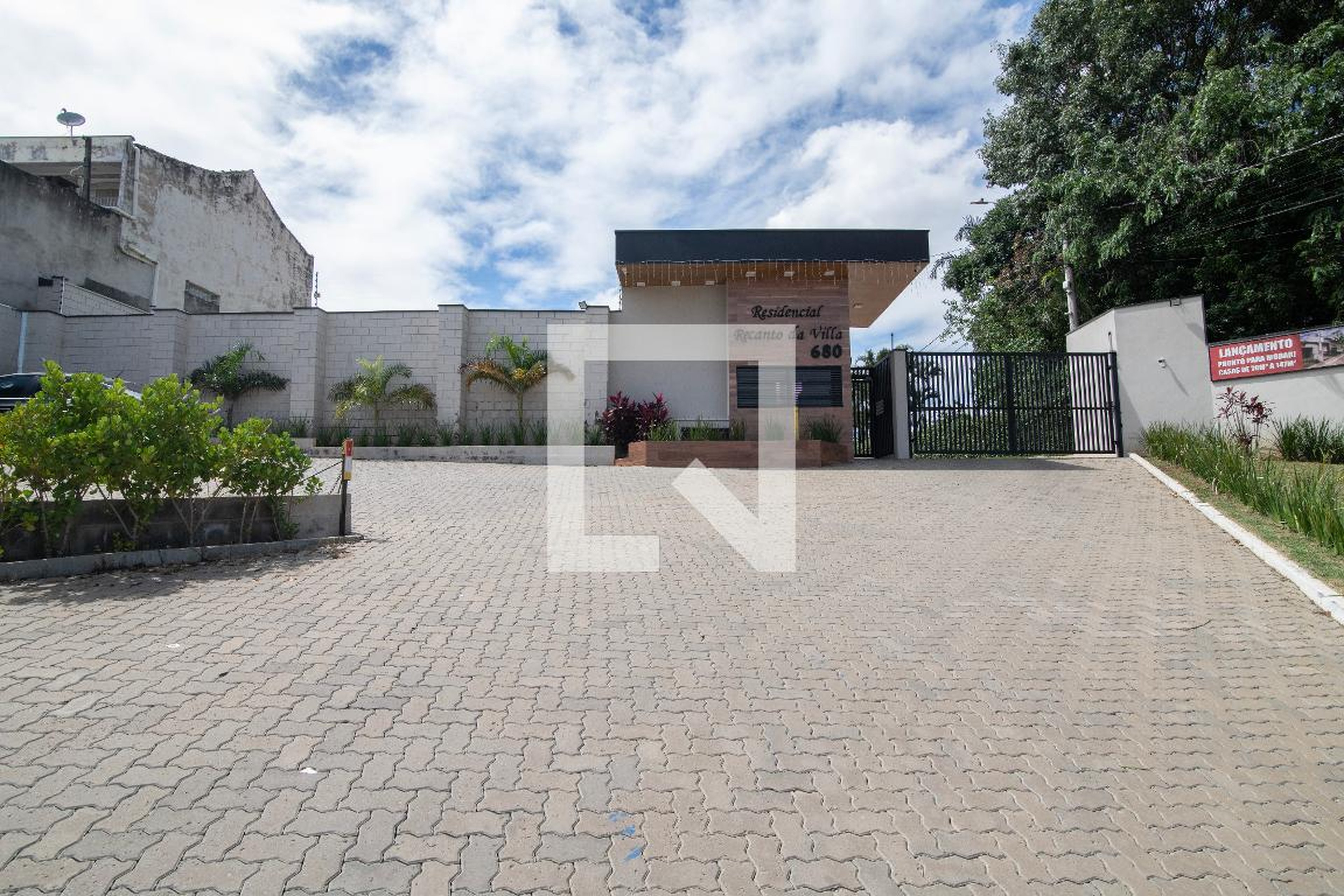 Fachada do Condomínio Condomínio em Rua Marginal A, 7