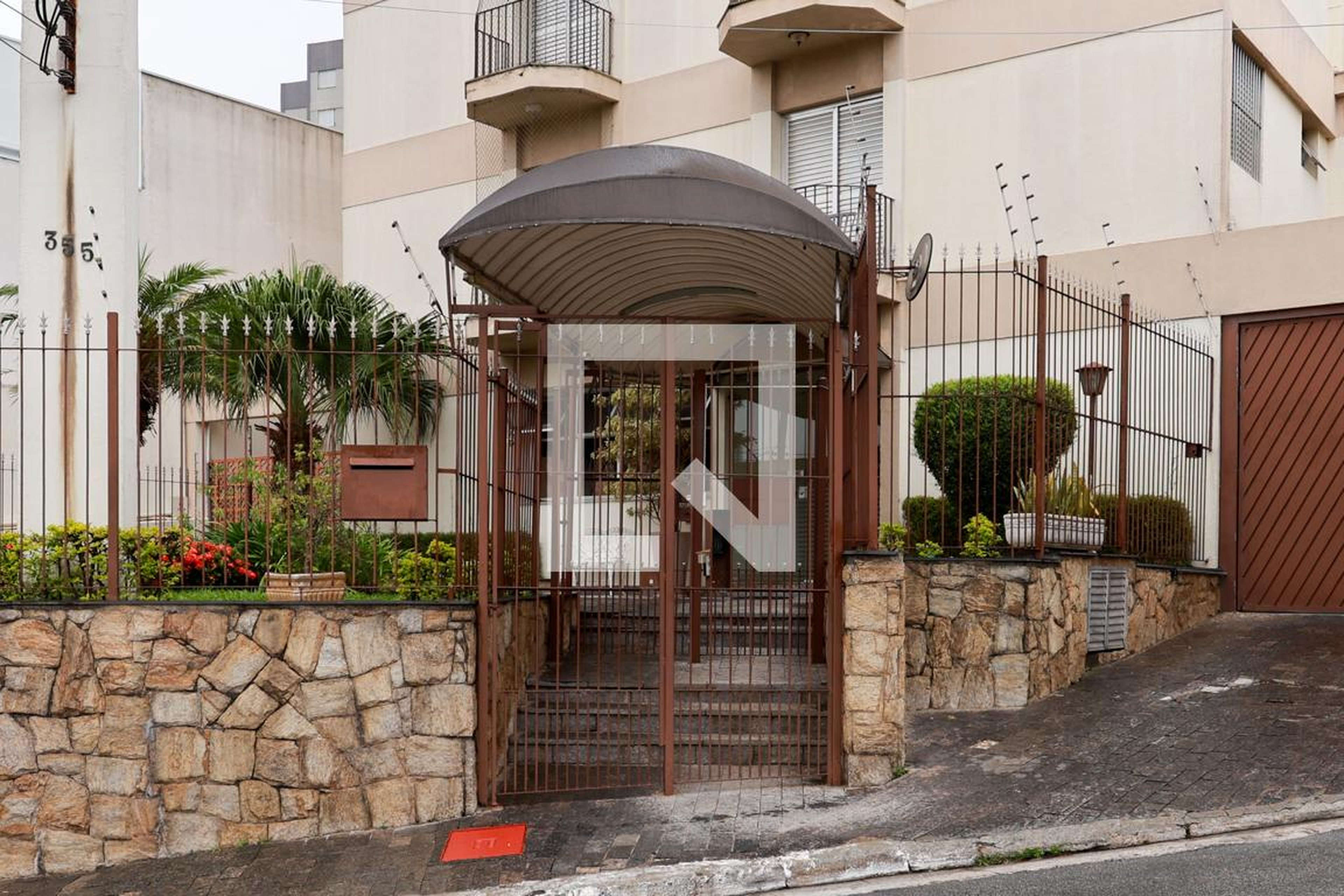 Fachada do condomínio Condomínio Monte D'Ouro