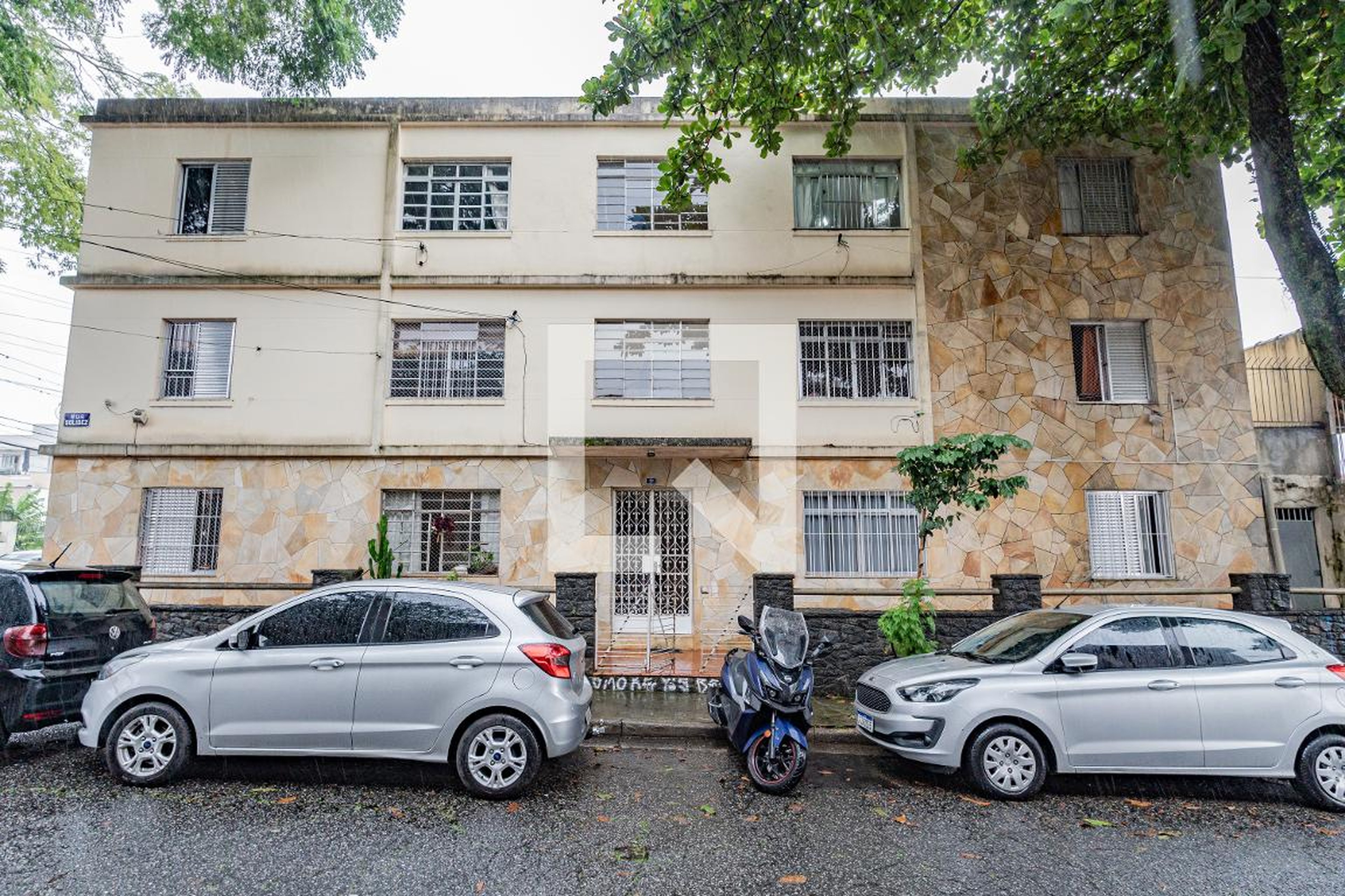 Fachada Condomínio em Rua Solidês, 19