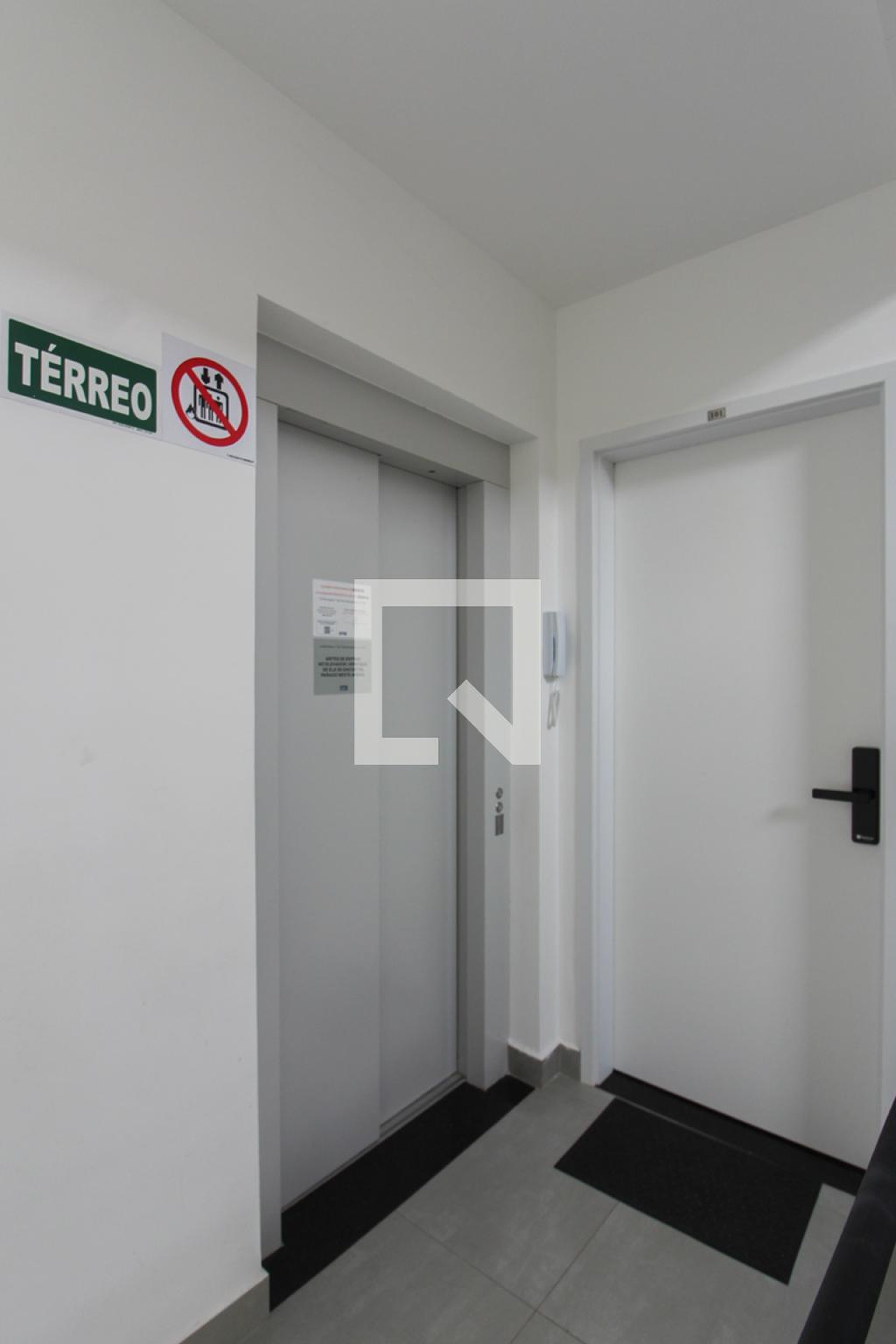 Elevador - Edifício Luiz Carlos Vieira