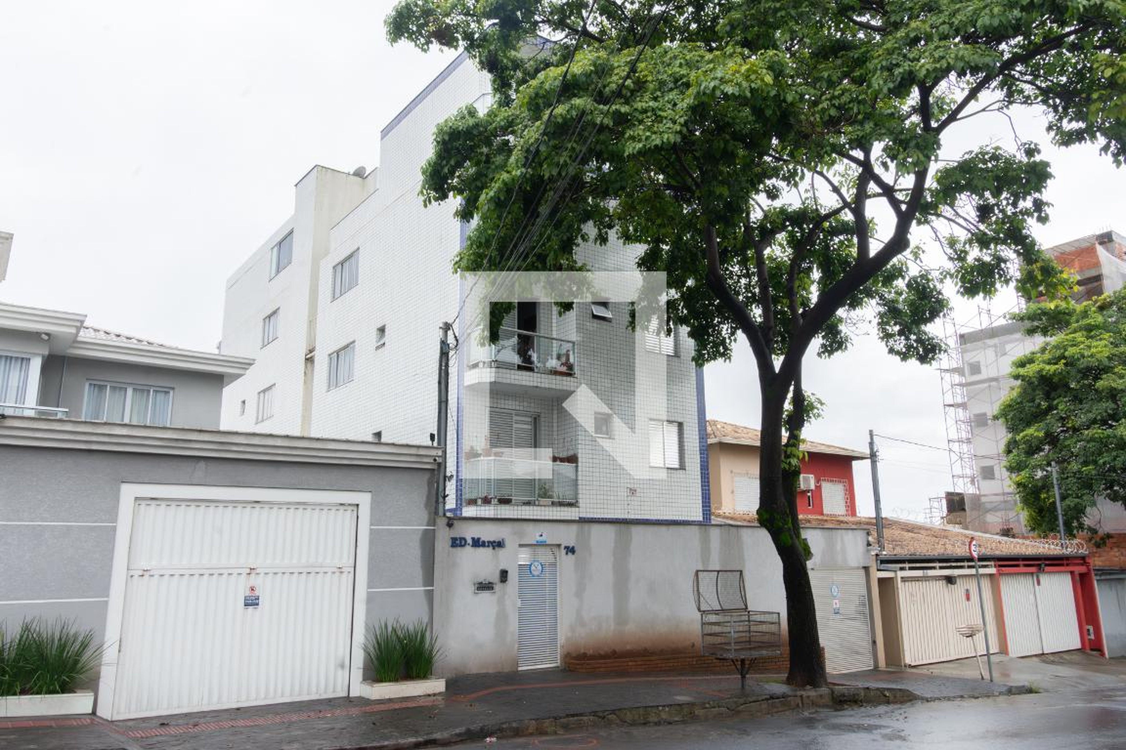 Fachada Condomínio em Alameda dos Cardeais, 74