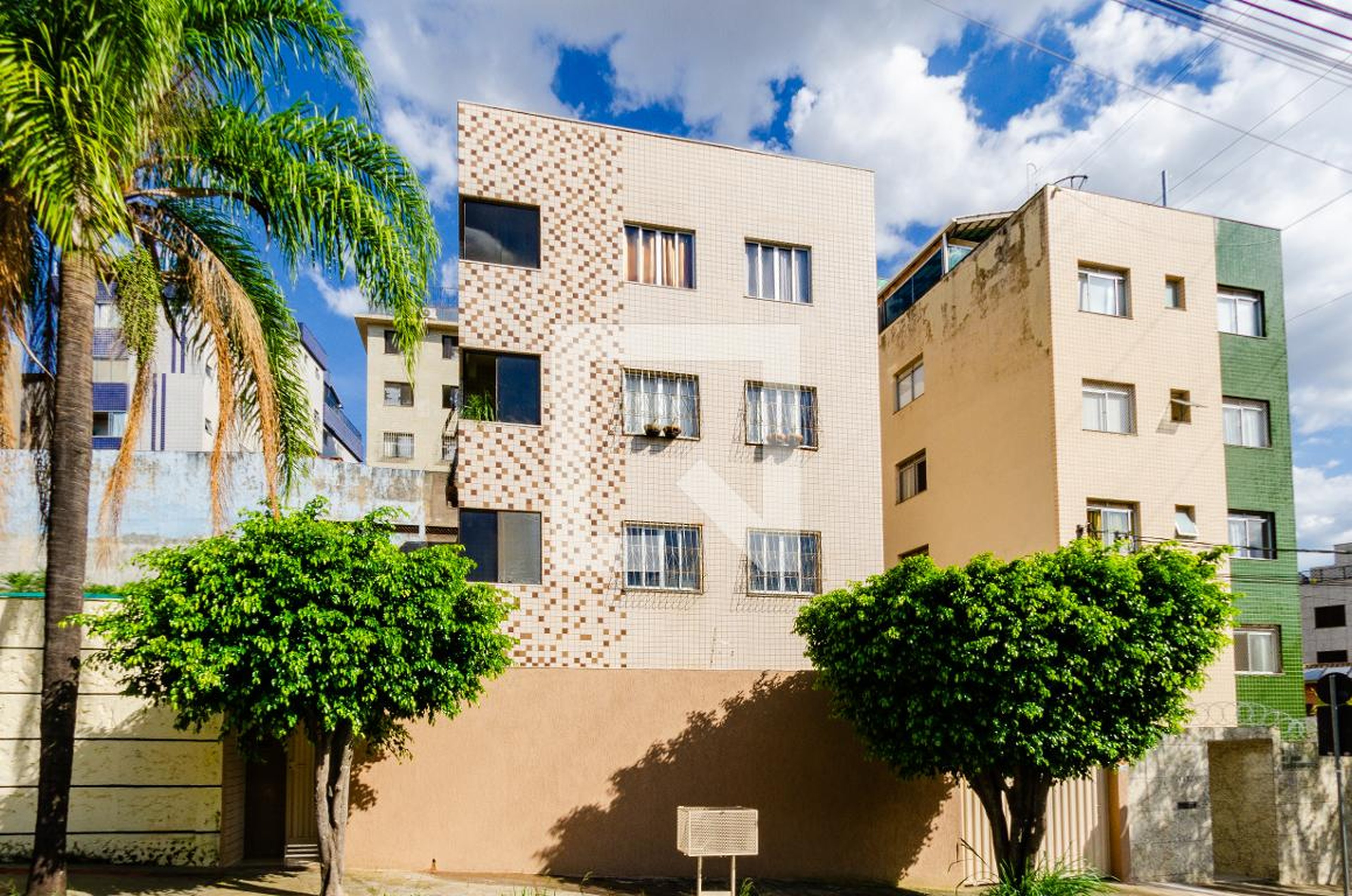 Fachada Condomínio em Rua Vander Rodrigues de Lima, 176