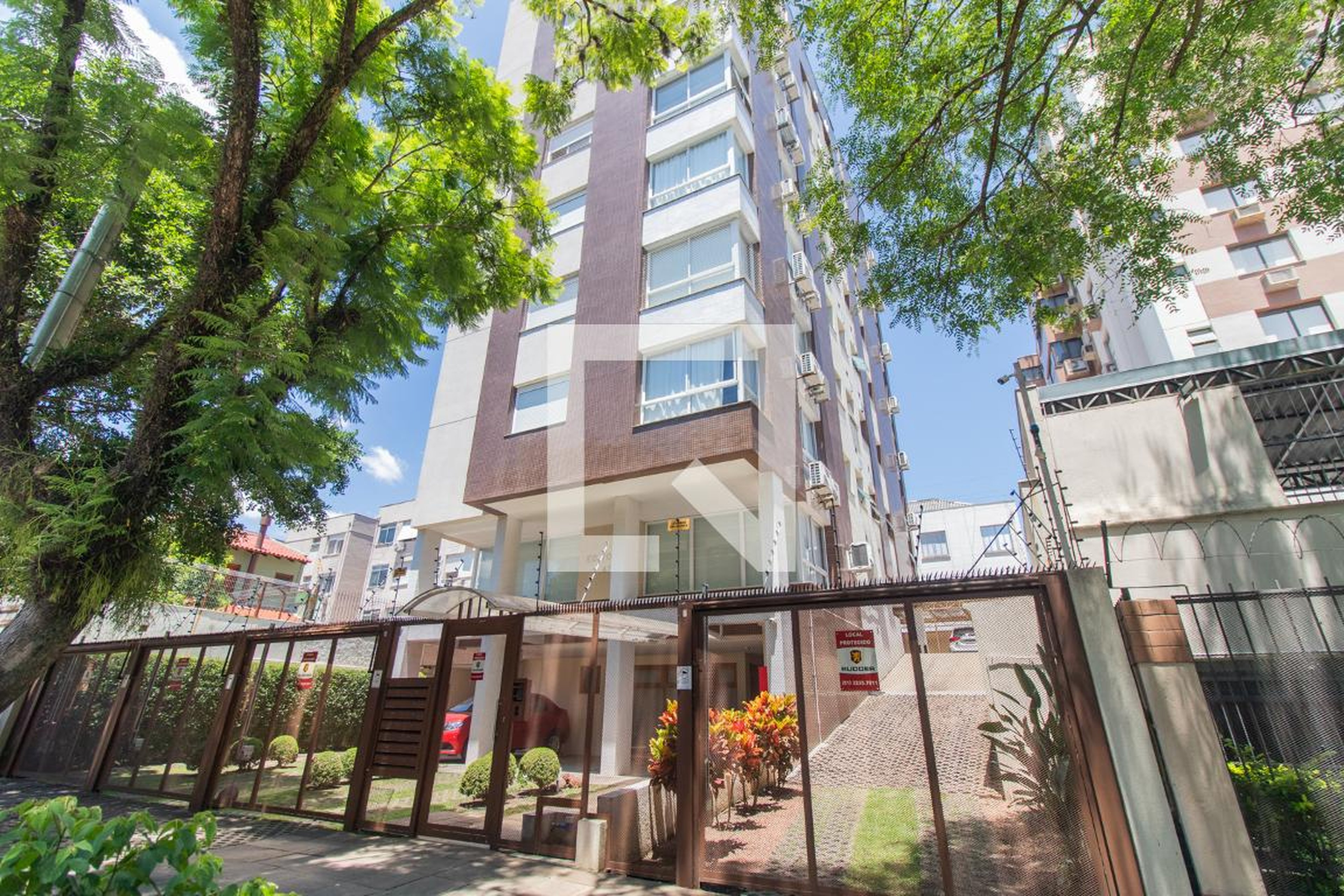 Fachada Condomínio em Rua Bernardo Píres, 475