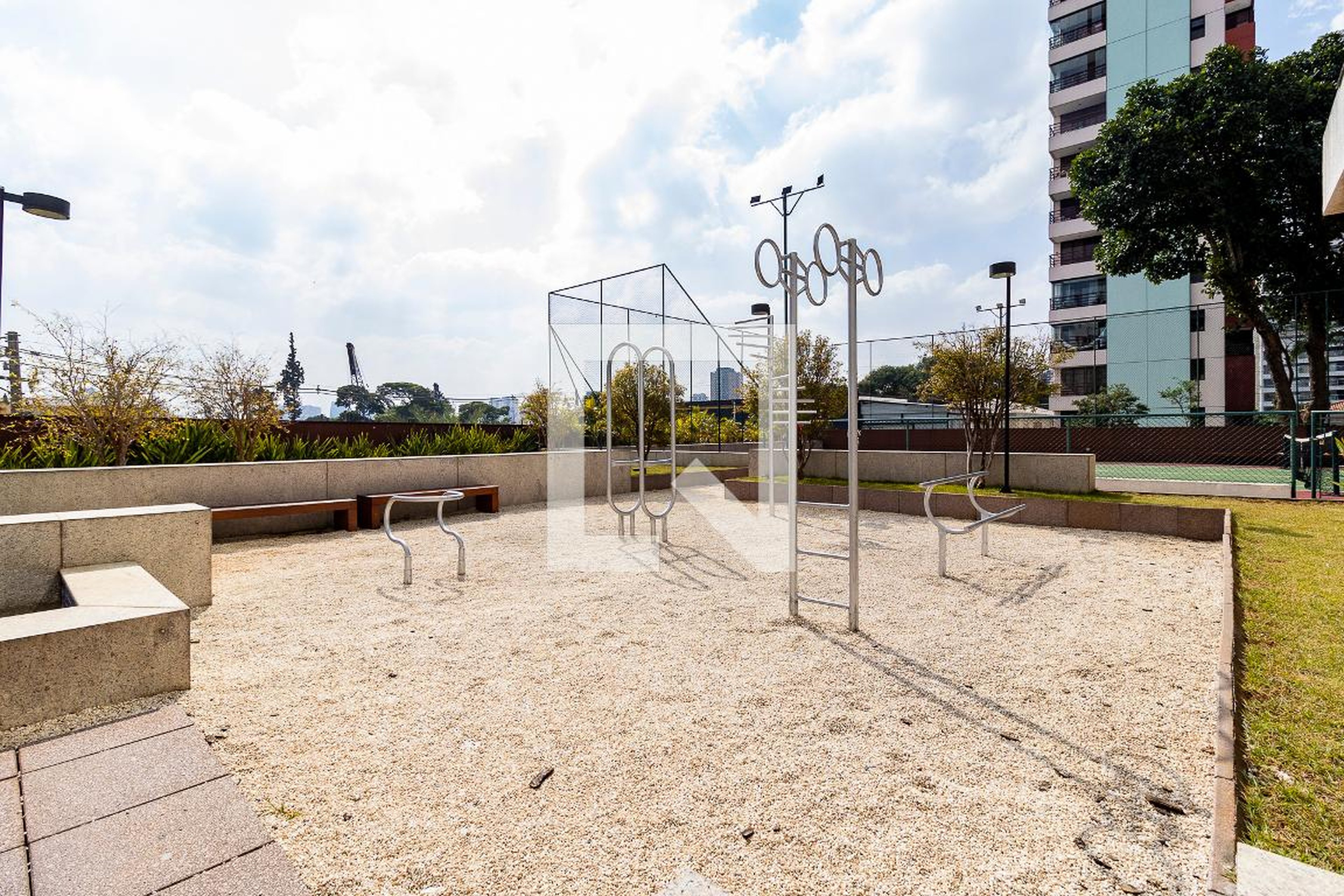Academia - Cosmopolitan High Garden