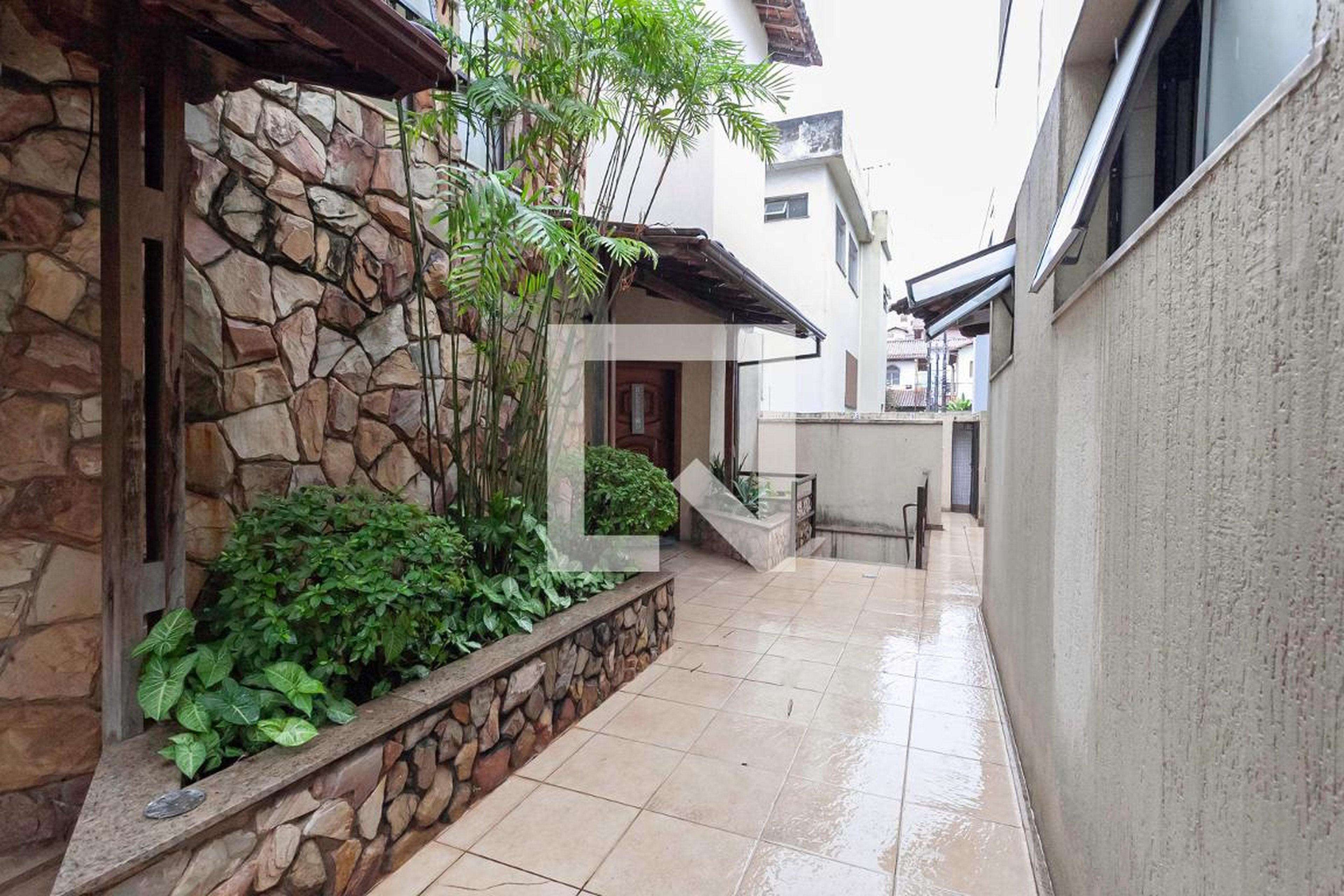 Fachada Condomínio em Rua Rosinha Sigaud, 1143