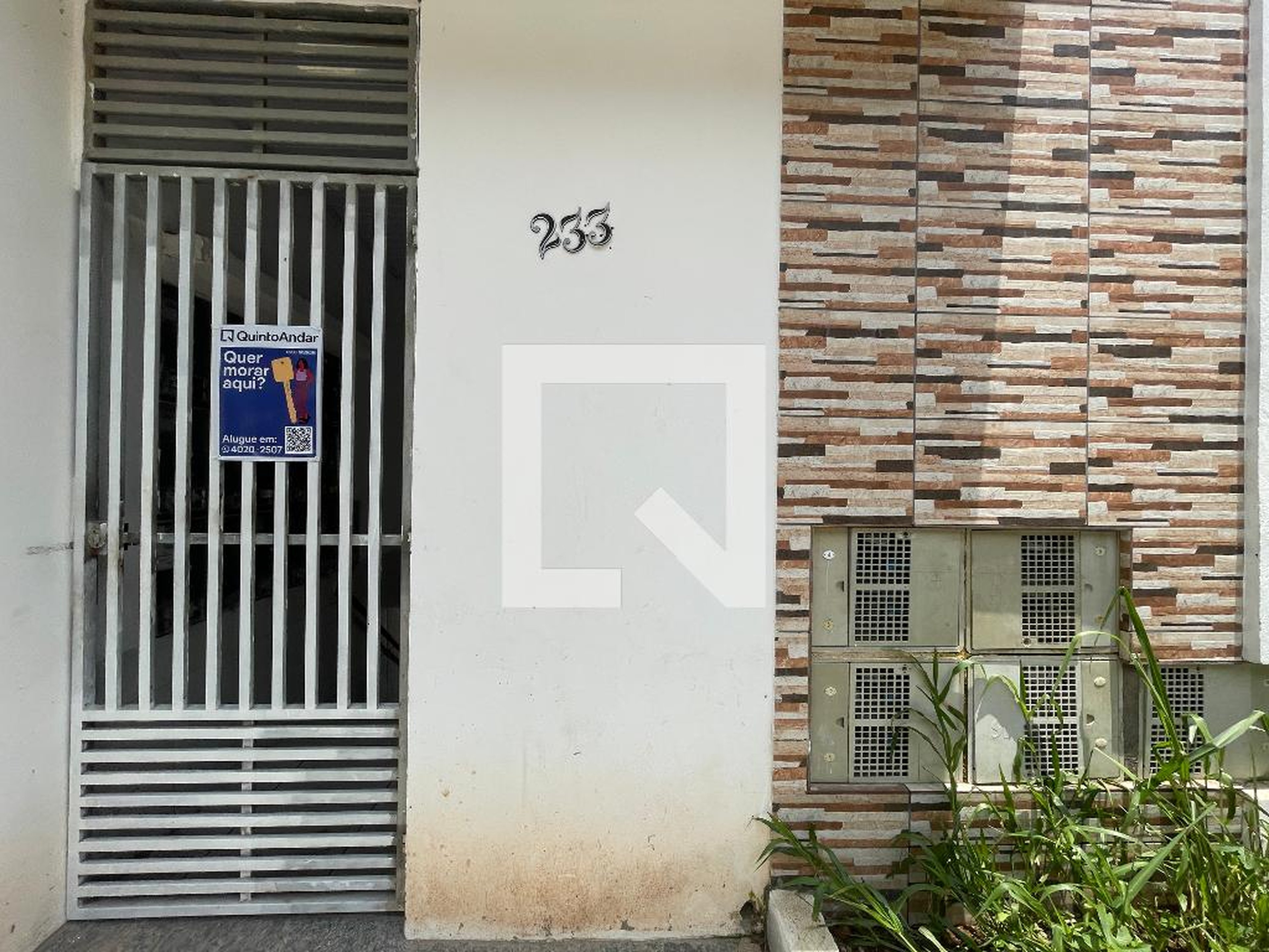 Fachada Condomínio em Rua Mirante da Mata, 133