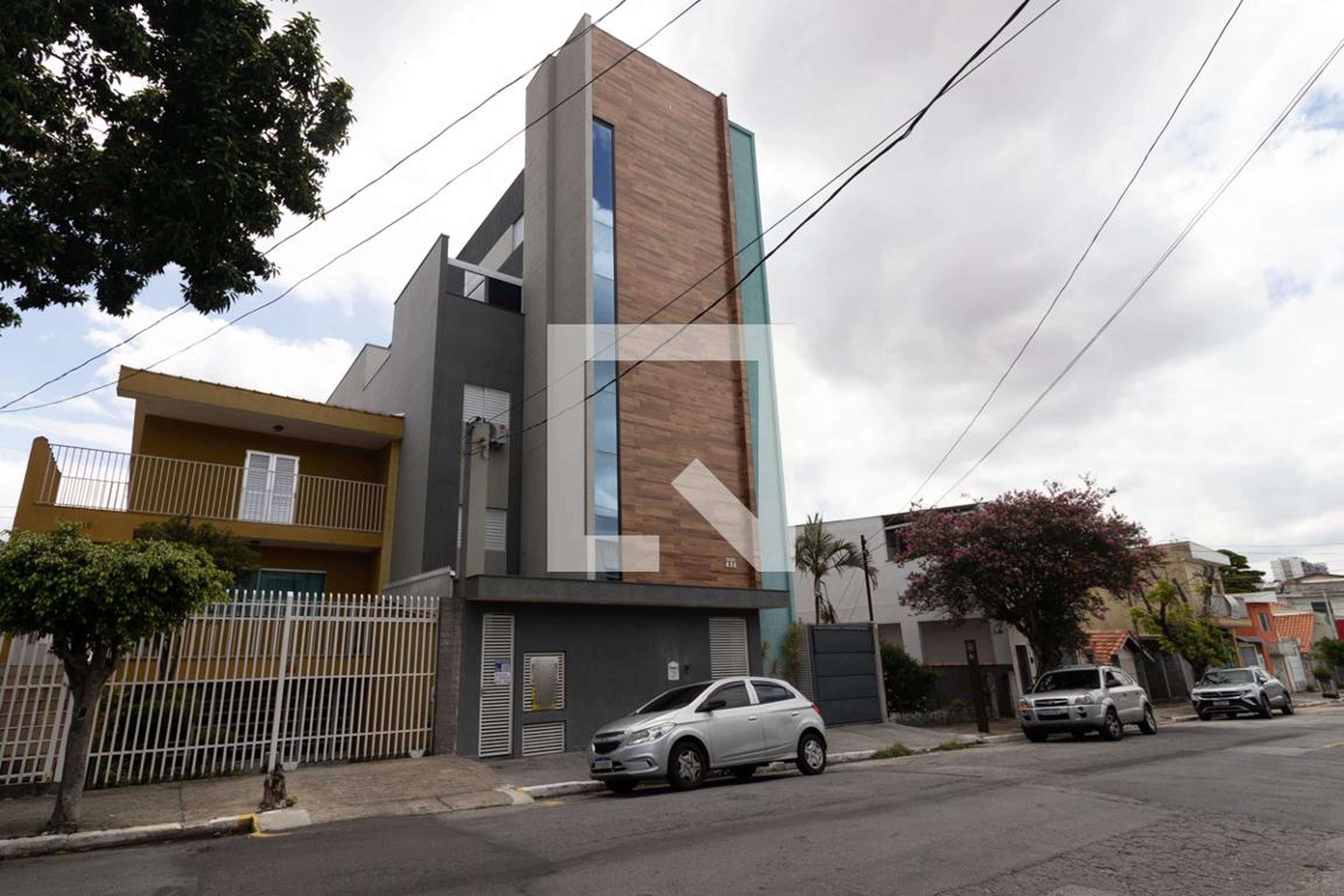 Fachada Condomínio em Rua Alto Garças, 656