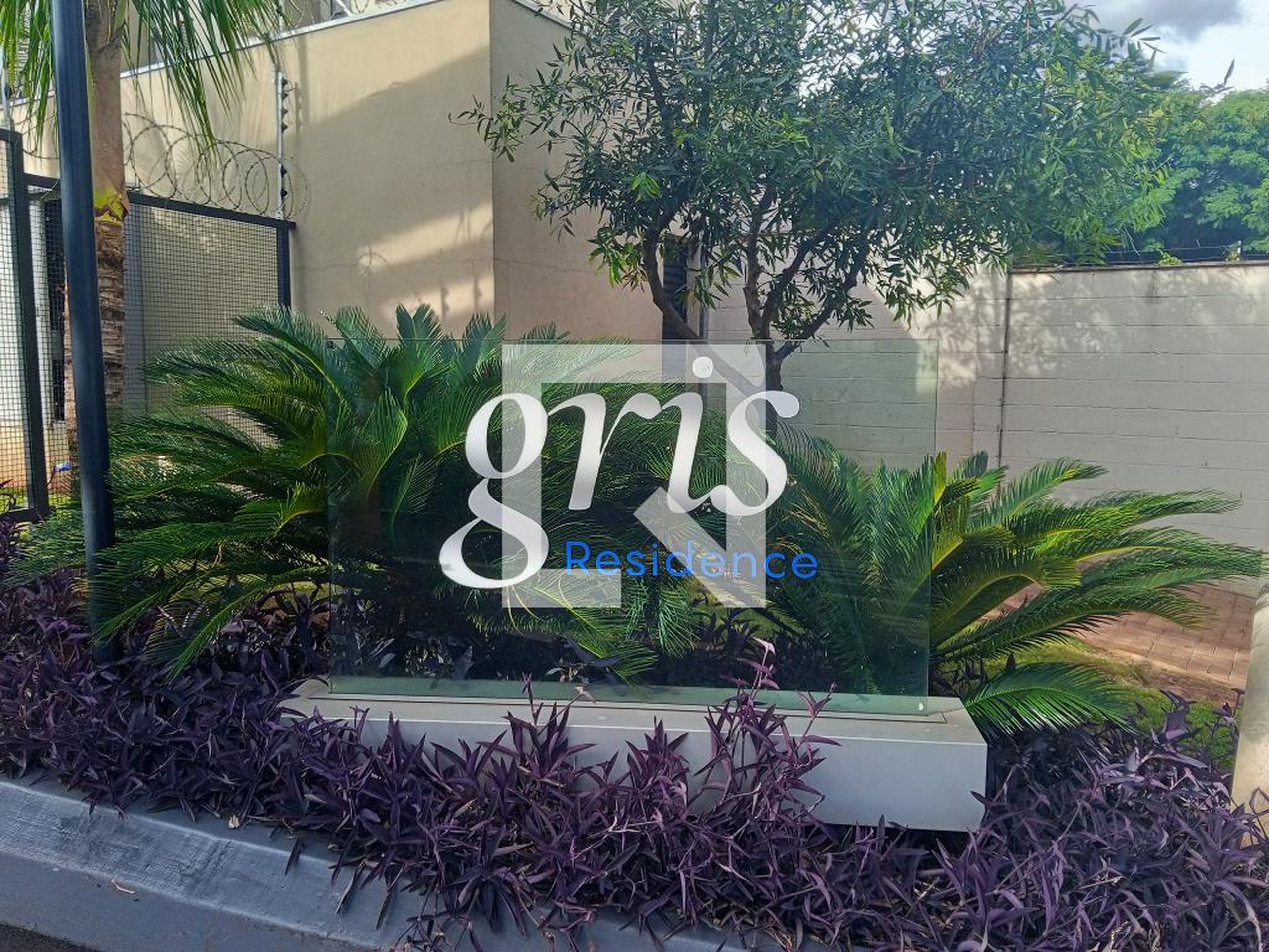 Fachada Condomínio Gris Residence