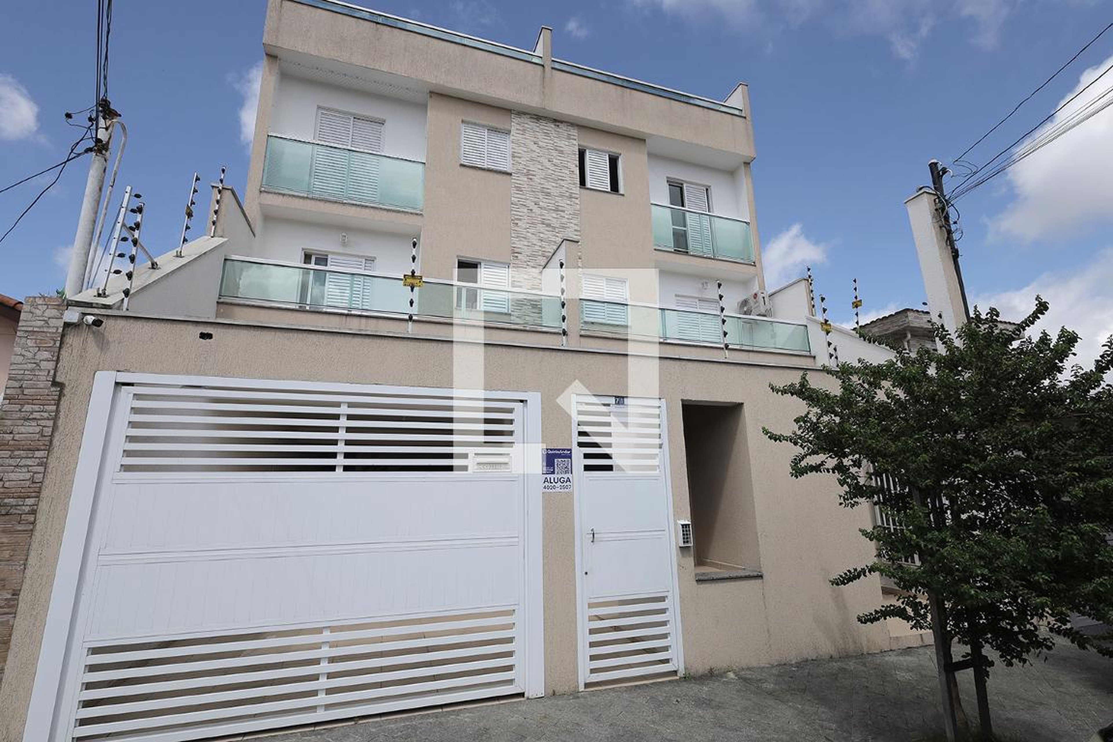 Fachada Condomínio em Rua Padre Augusto Rizi, 71