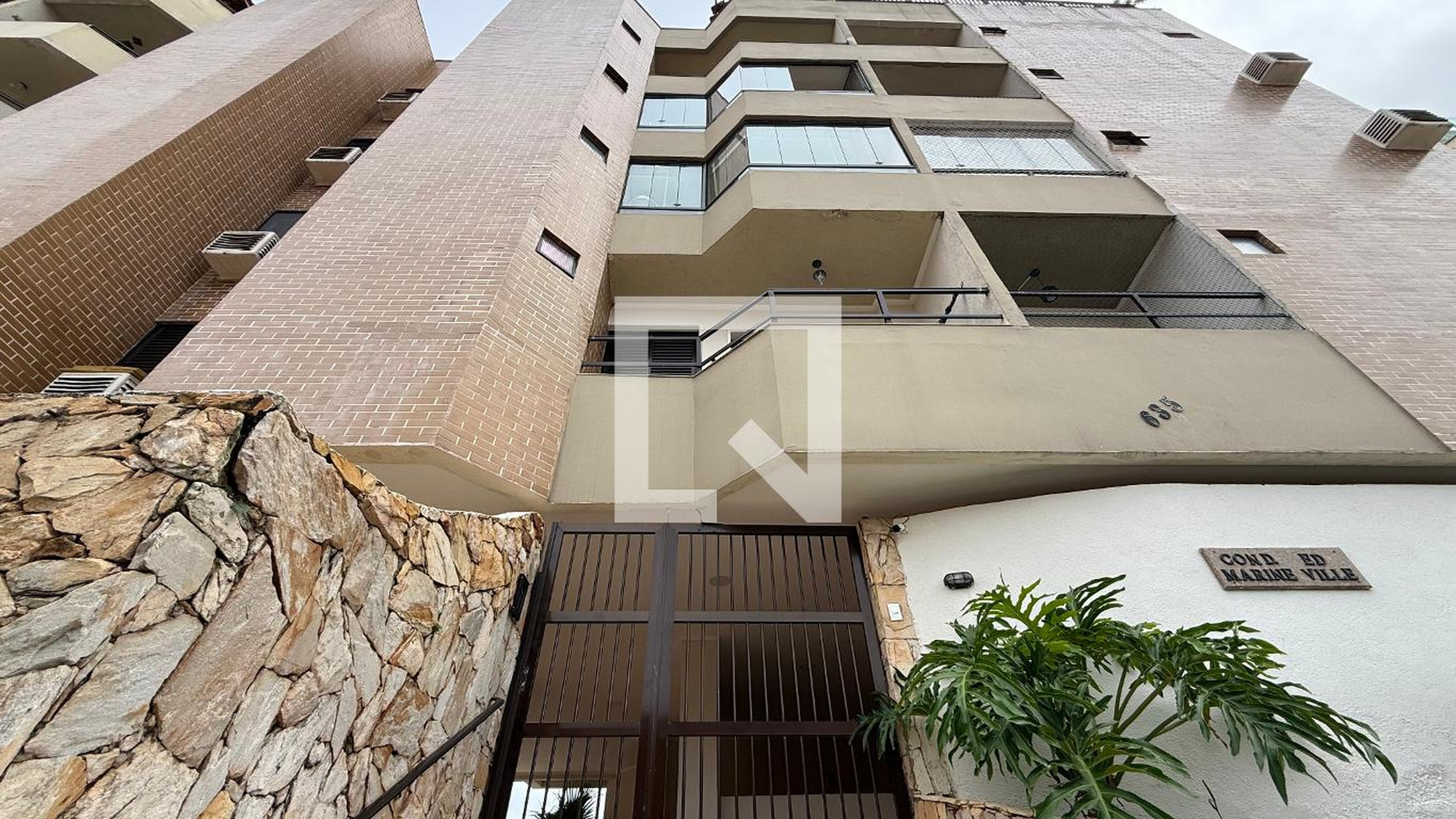 Fachada Condomínio em Rua Flávio Humberto Ribizi, 600