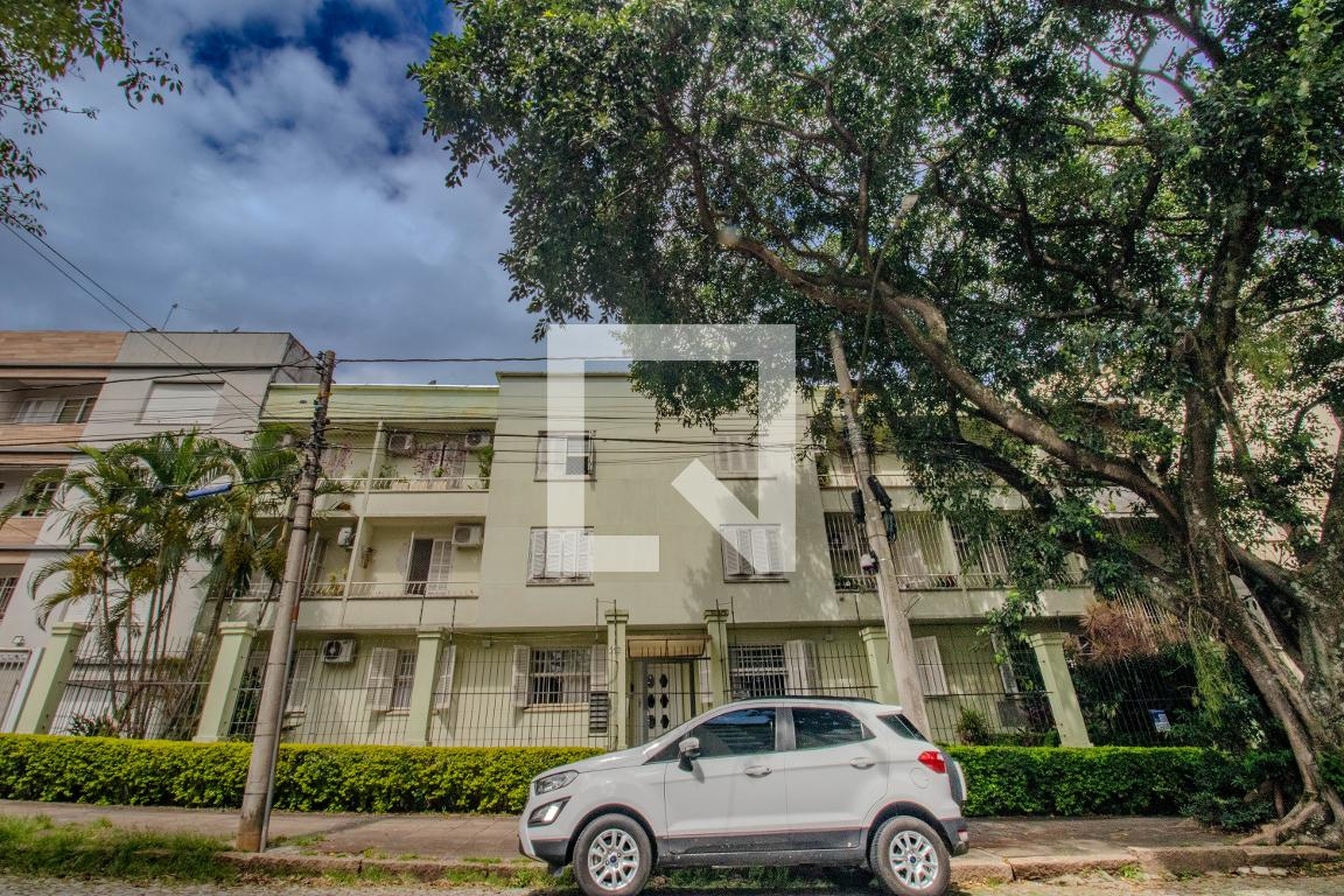 Fachada Condomínio em Rua Faria Santos, 312