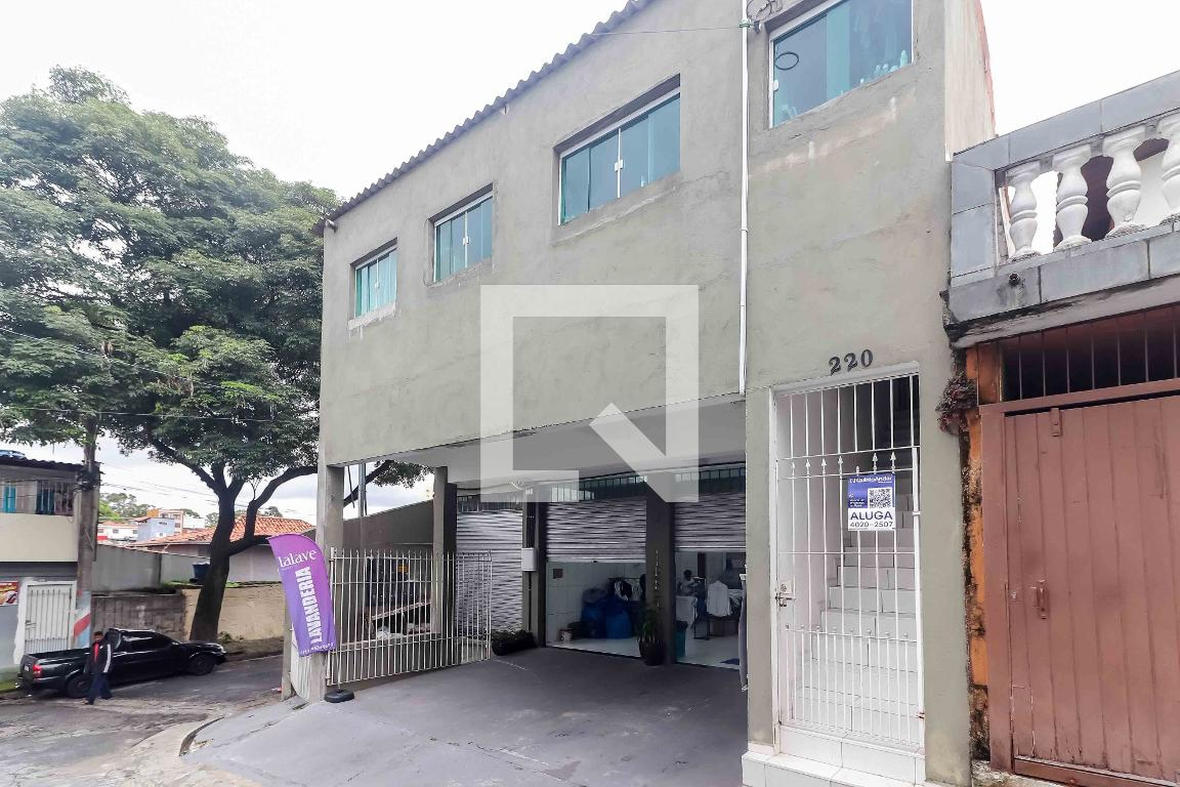 Fachada Condomínio em Rua Maria dos Santos Vieira, 220