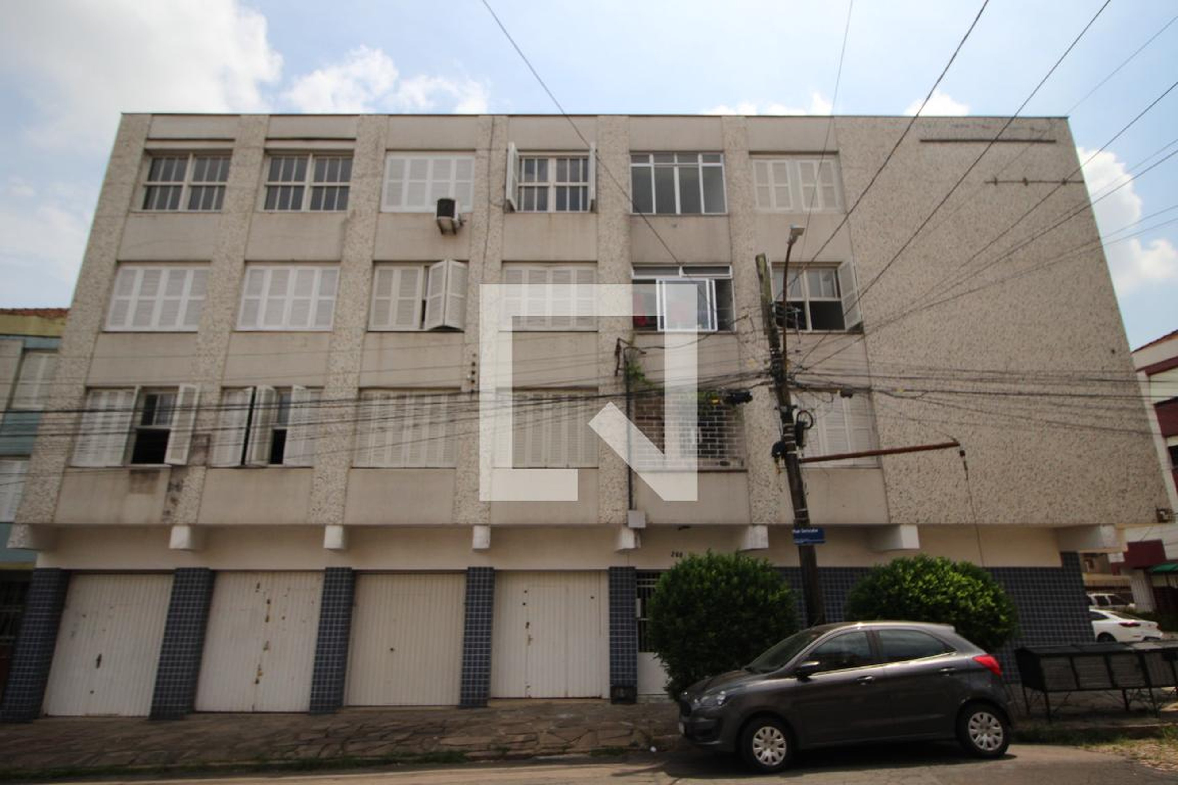 Fachada Condomínio em Rua Sorocaba, 266