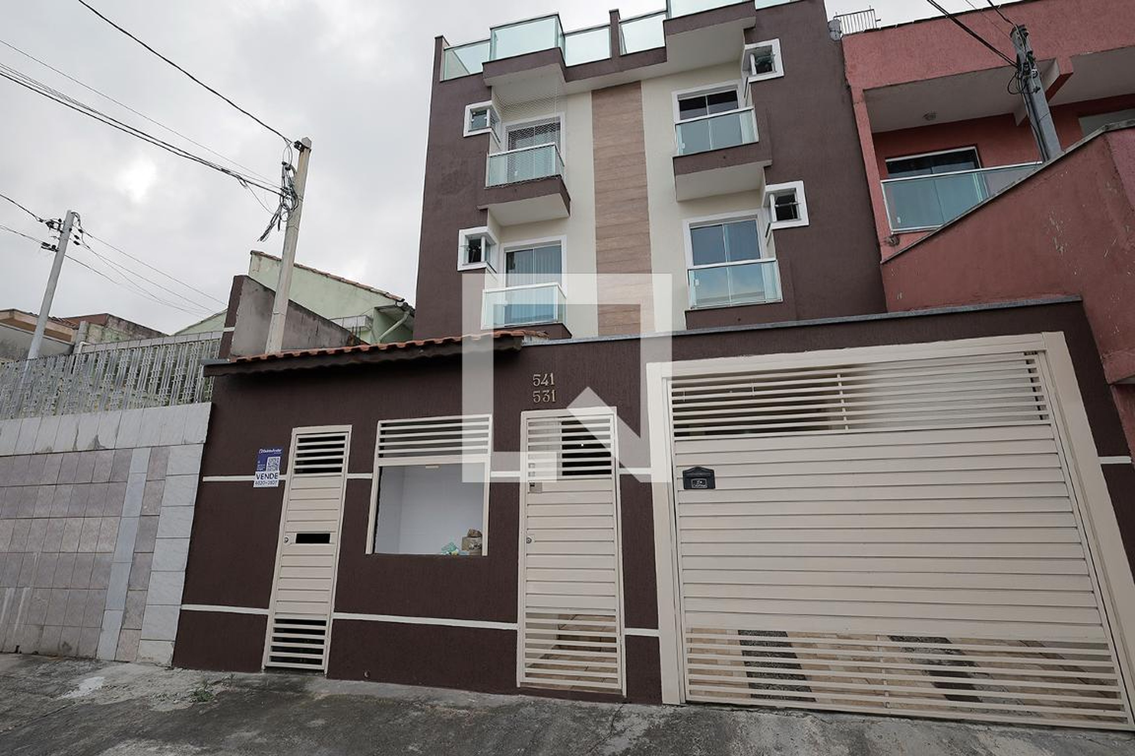 Fachada Condomínio em Rua do Carlão, 541