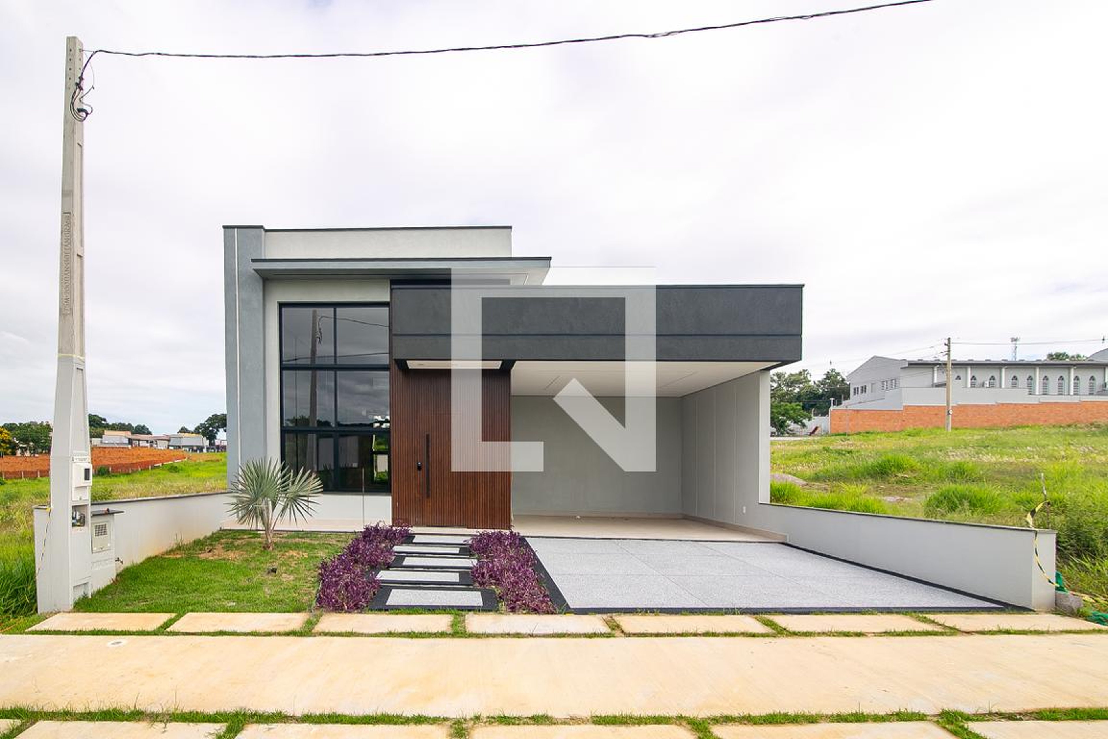 Fachada Condomínio em Rua Avelino Marqui, 300