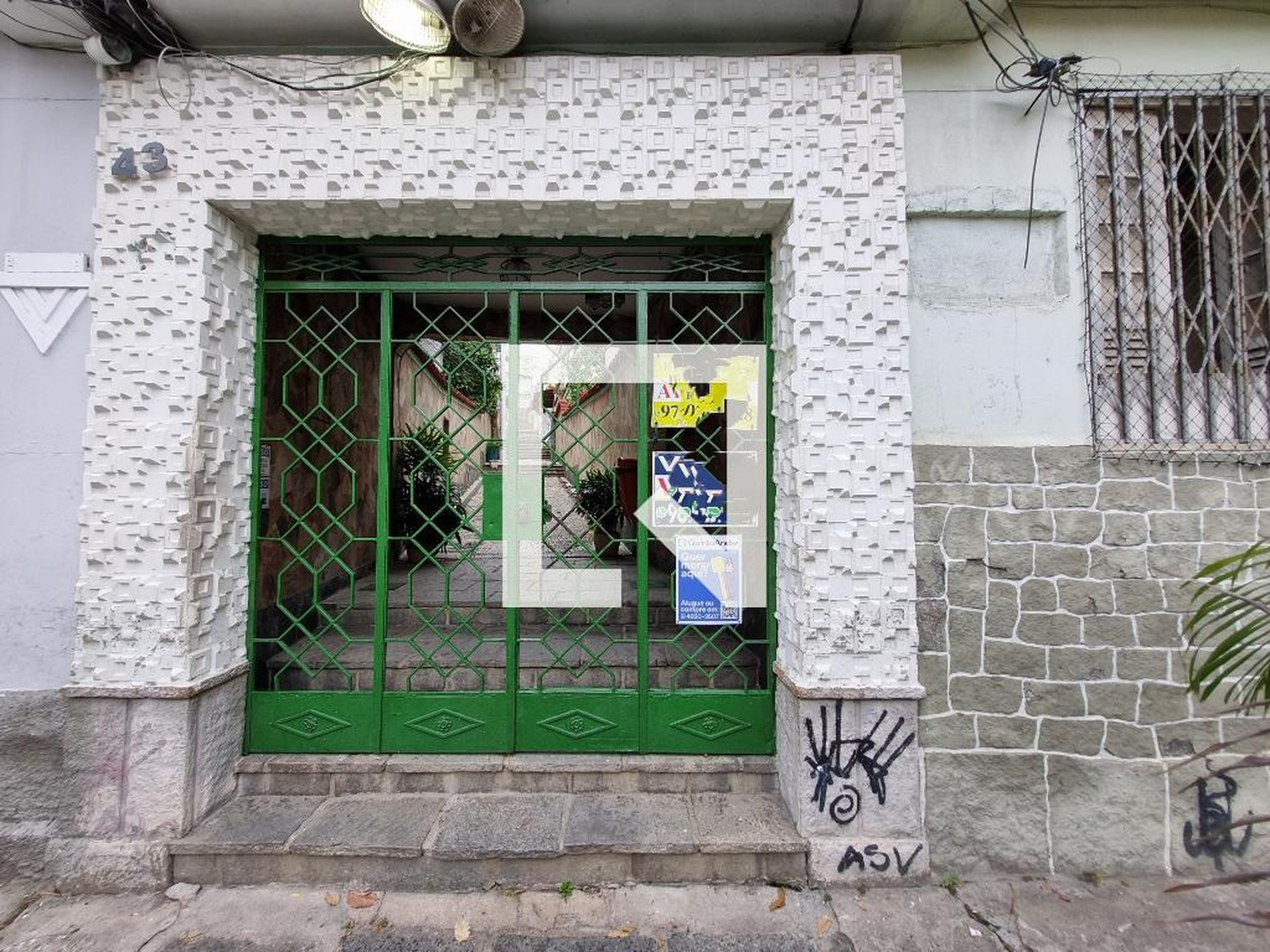 Fachada Condomínio em Rua Capitão Jesus, 42