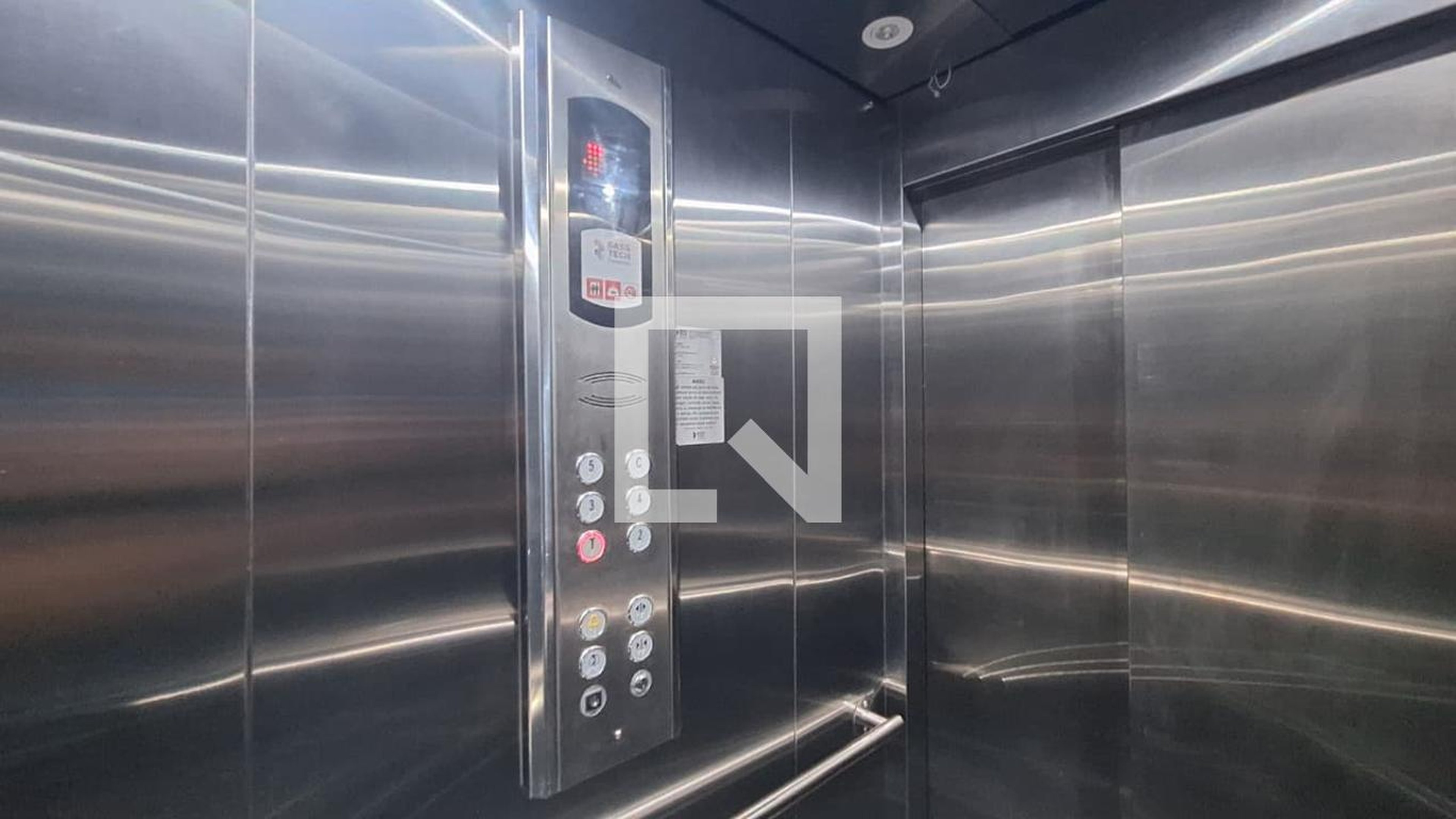 Elevador - Living2You Studios