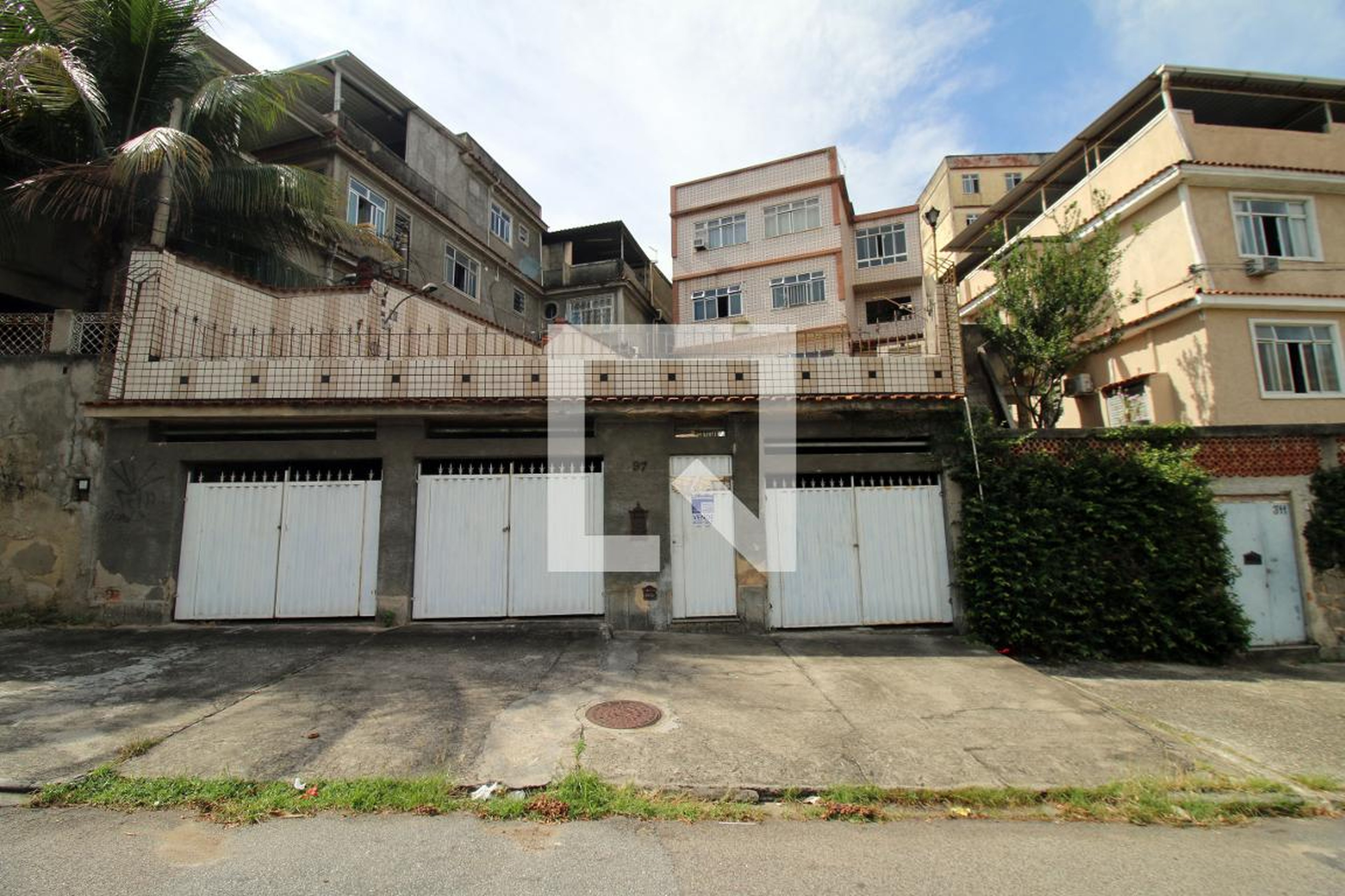 Fachada do Prédio Condomínio em Rua Castro Menezes, 297