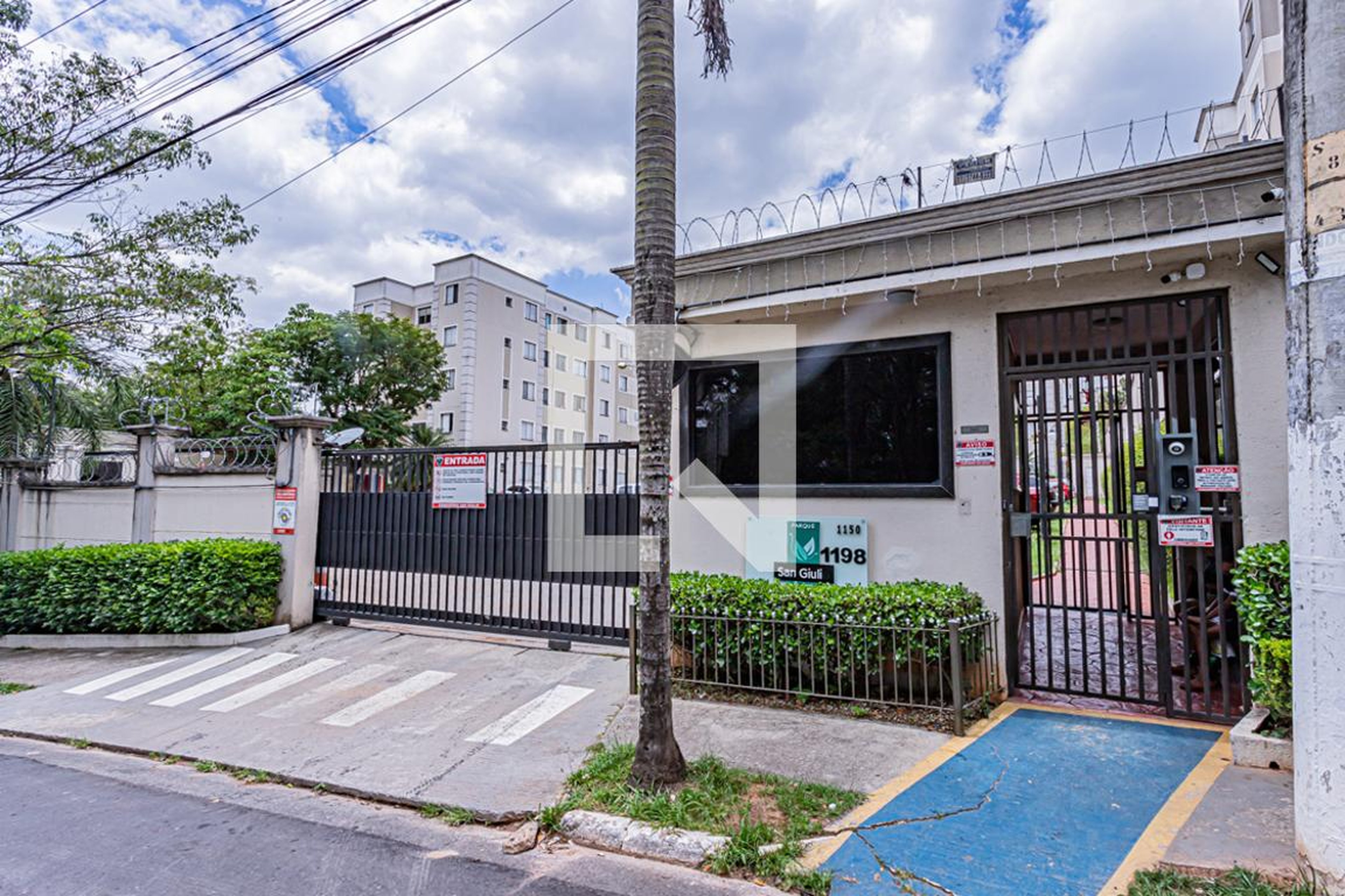 Fachada Condomínio em Avenida Amador Aguiar, 1198