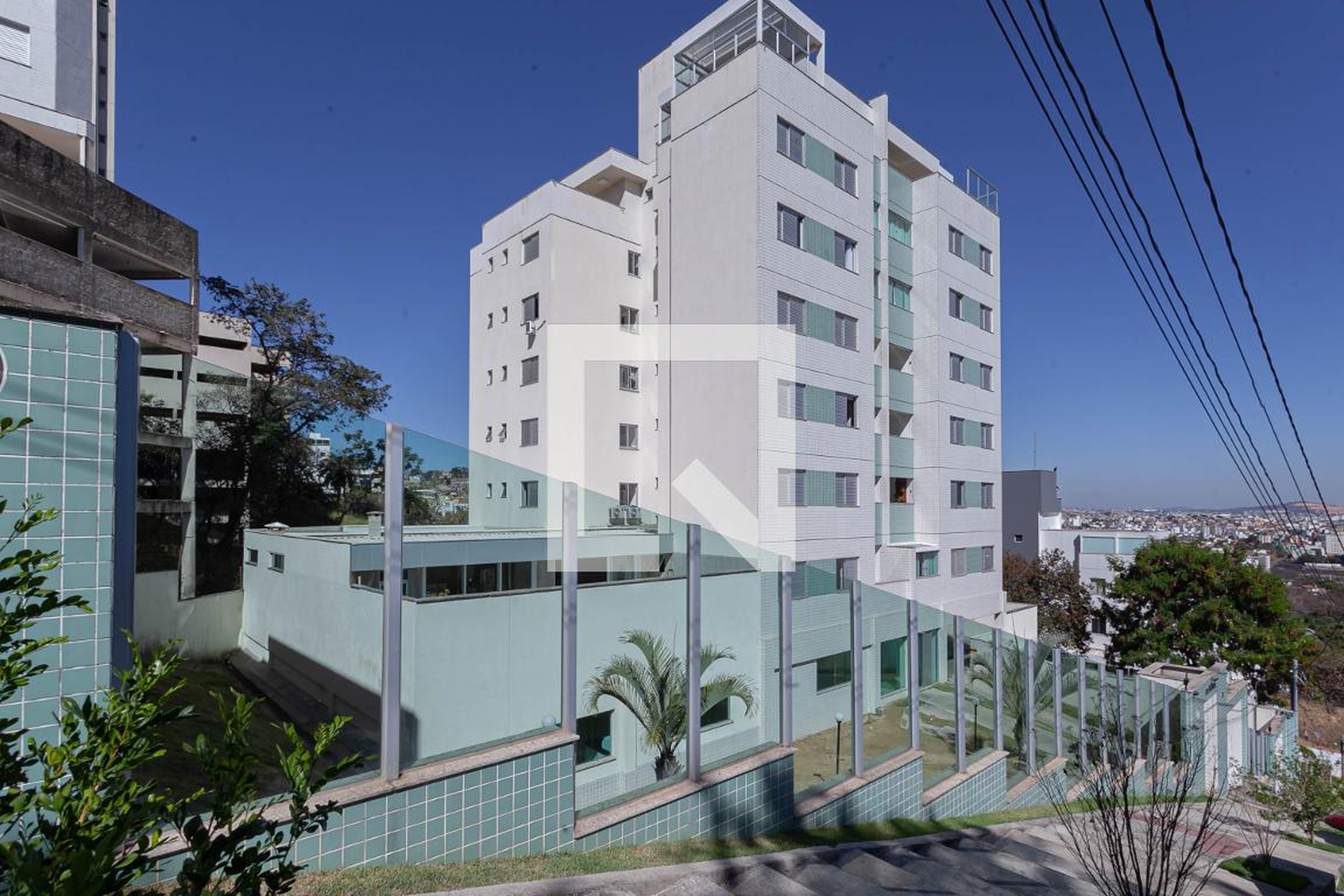 Fachada Condomínio em Rua Sebastião Menezes Silva, 70