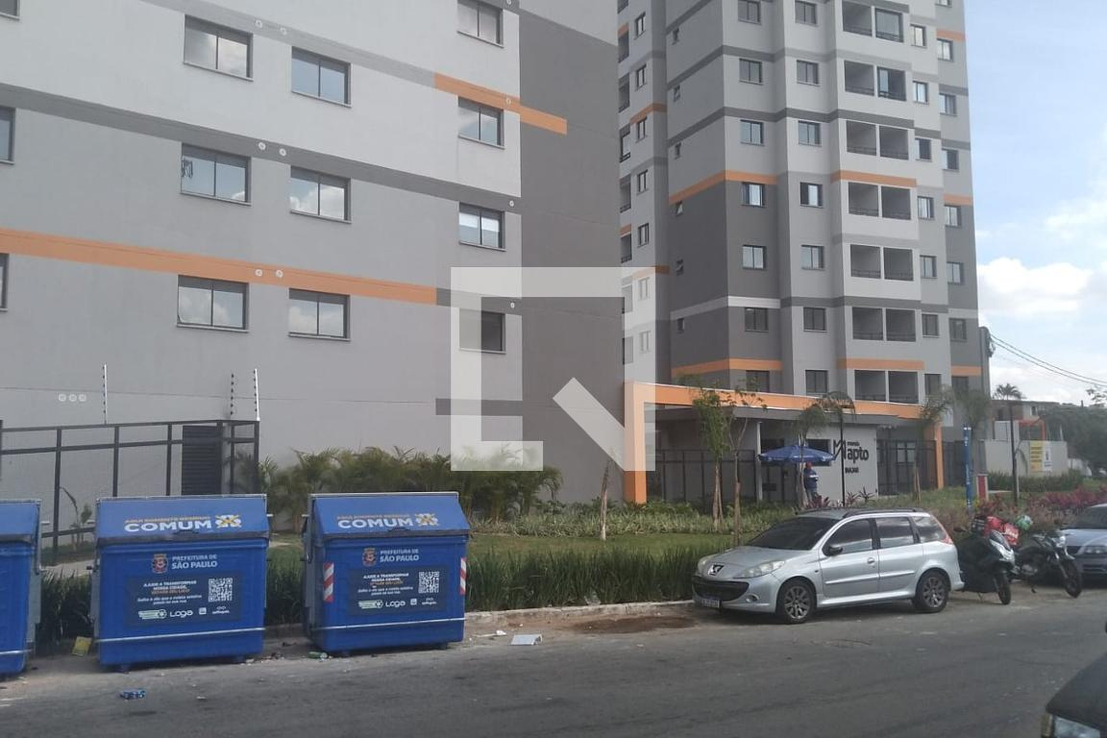 Fachada Condomínio em Rua Edson Peregrini, 300