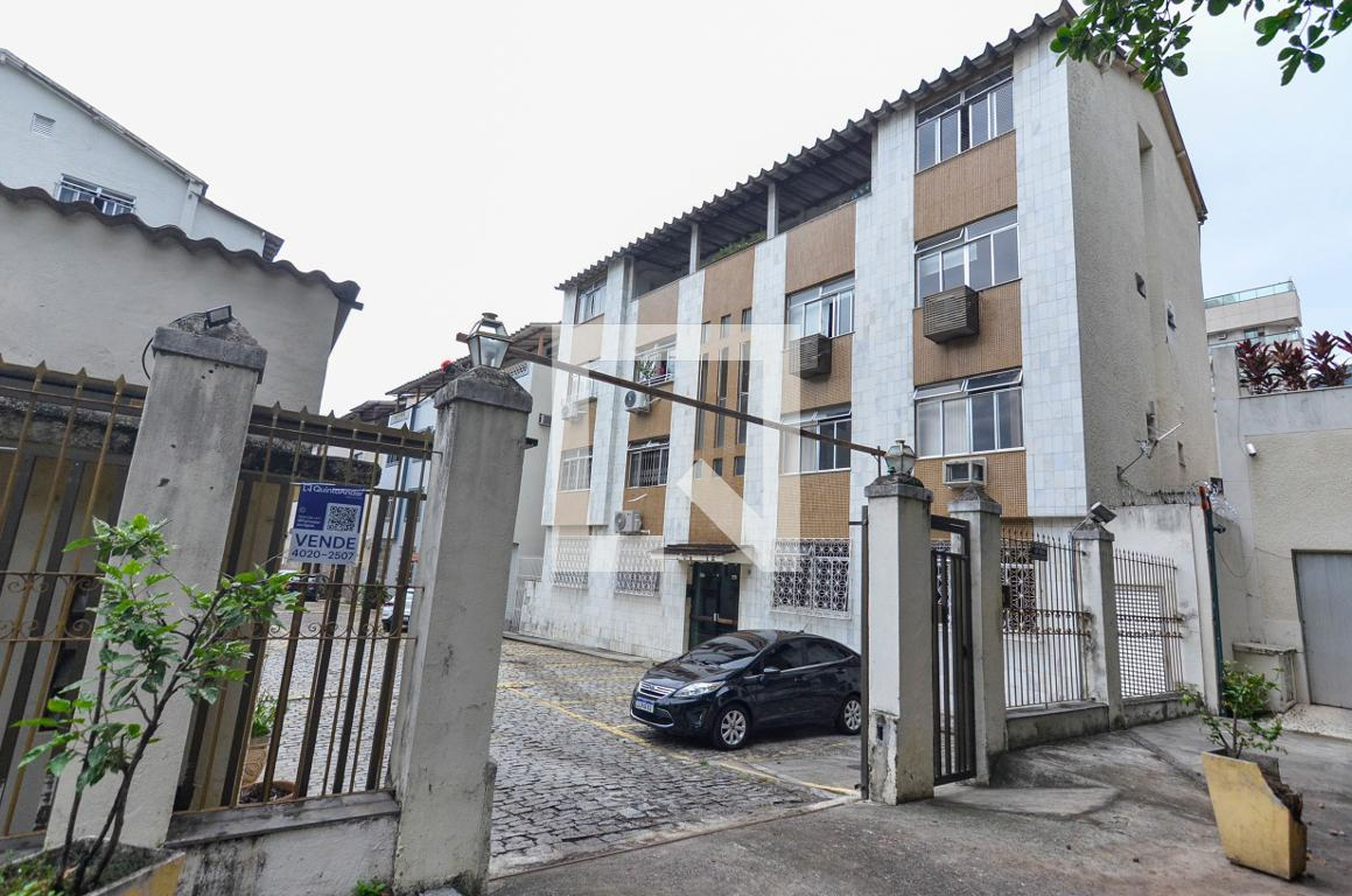 Fachada Condomínio em Rua Doutor Aníbal Moreira, 115 A