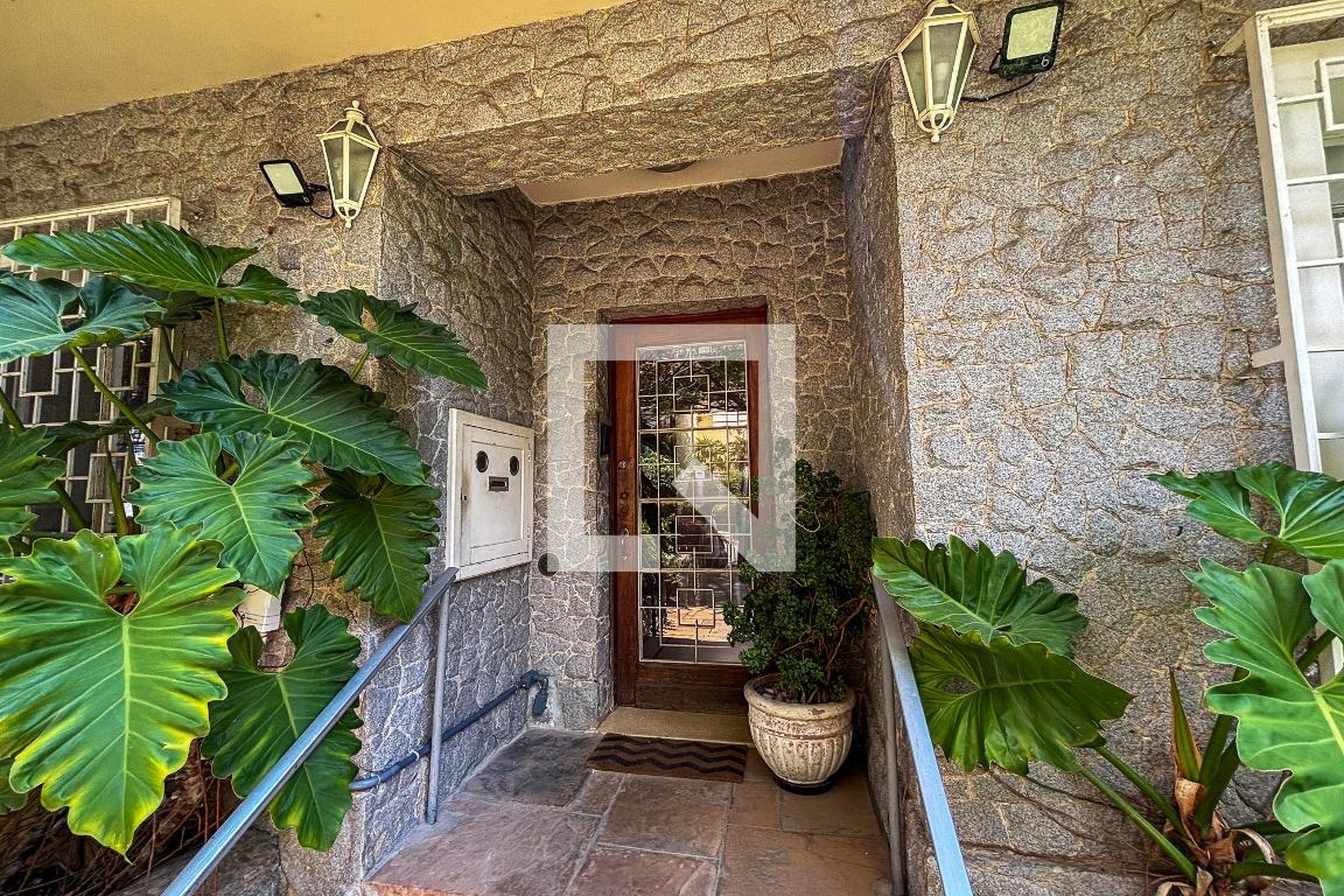 entrada do predio - Munira